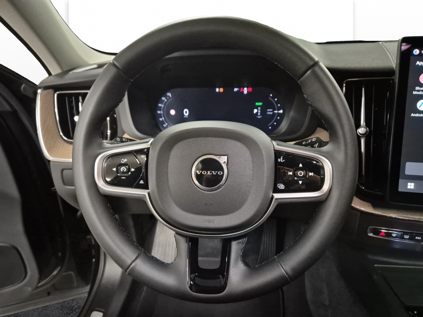 VOLVO XC60 2.0 T6 TE Plus Dark eAWD-image-9