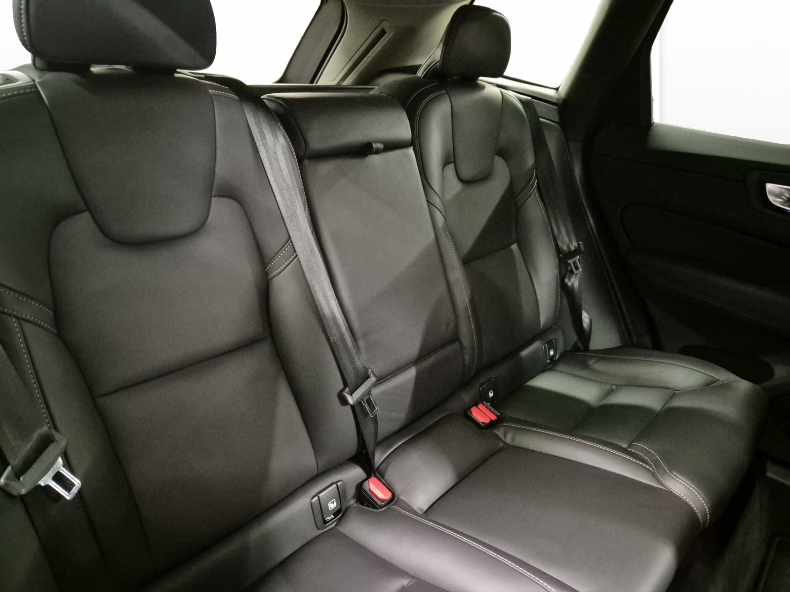 VOLVO XC60 2.0 T6 TE Plus Dark eAWD-image-16