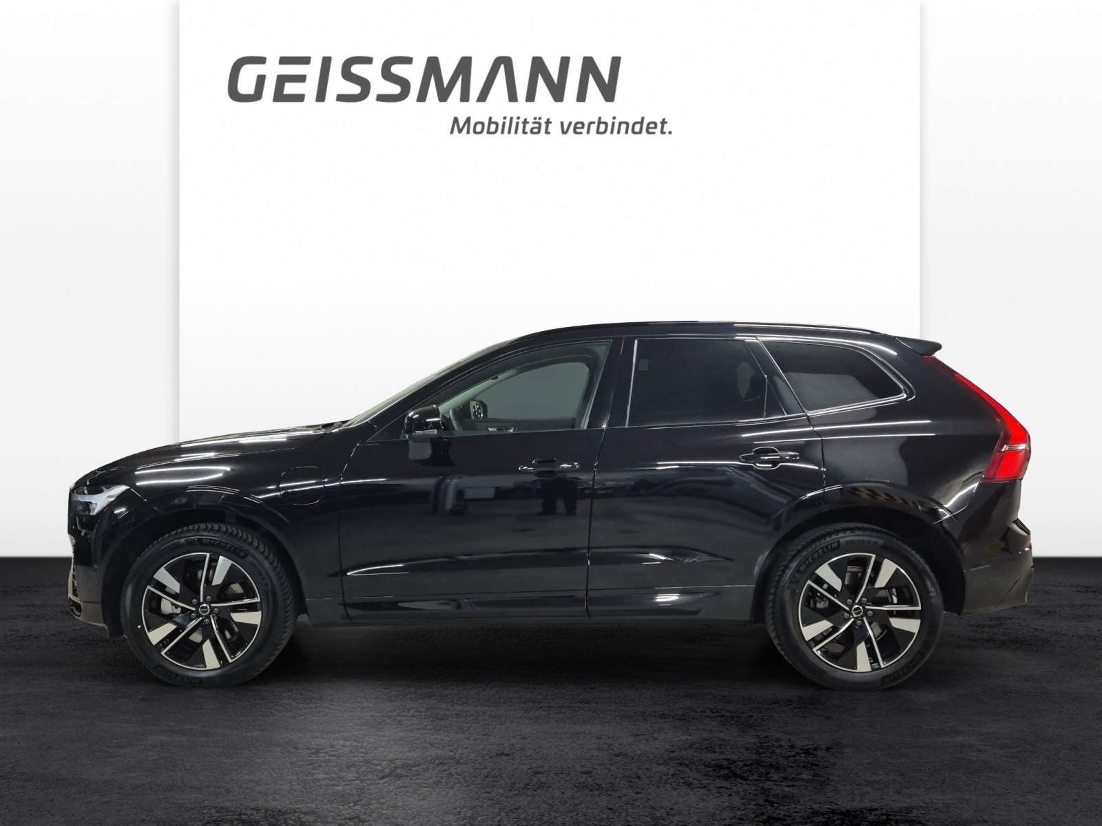 VOLVO XC60 2.0 T6 TE Plus Dark eAWD-showroom-element-2