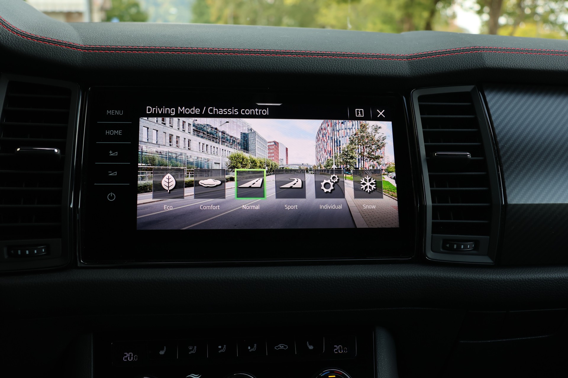 SKODA Kodiaq 2.0 TSI 4x4 RS (CH)-image-22