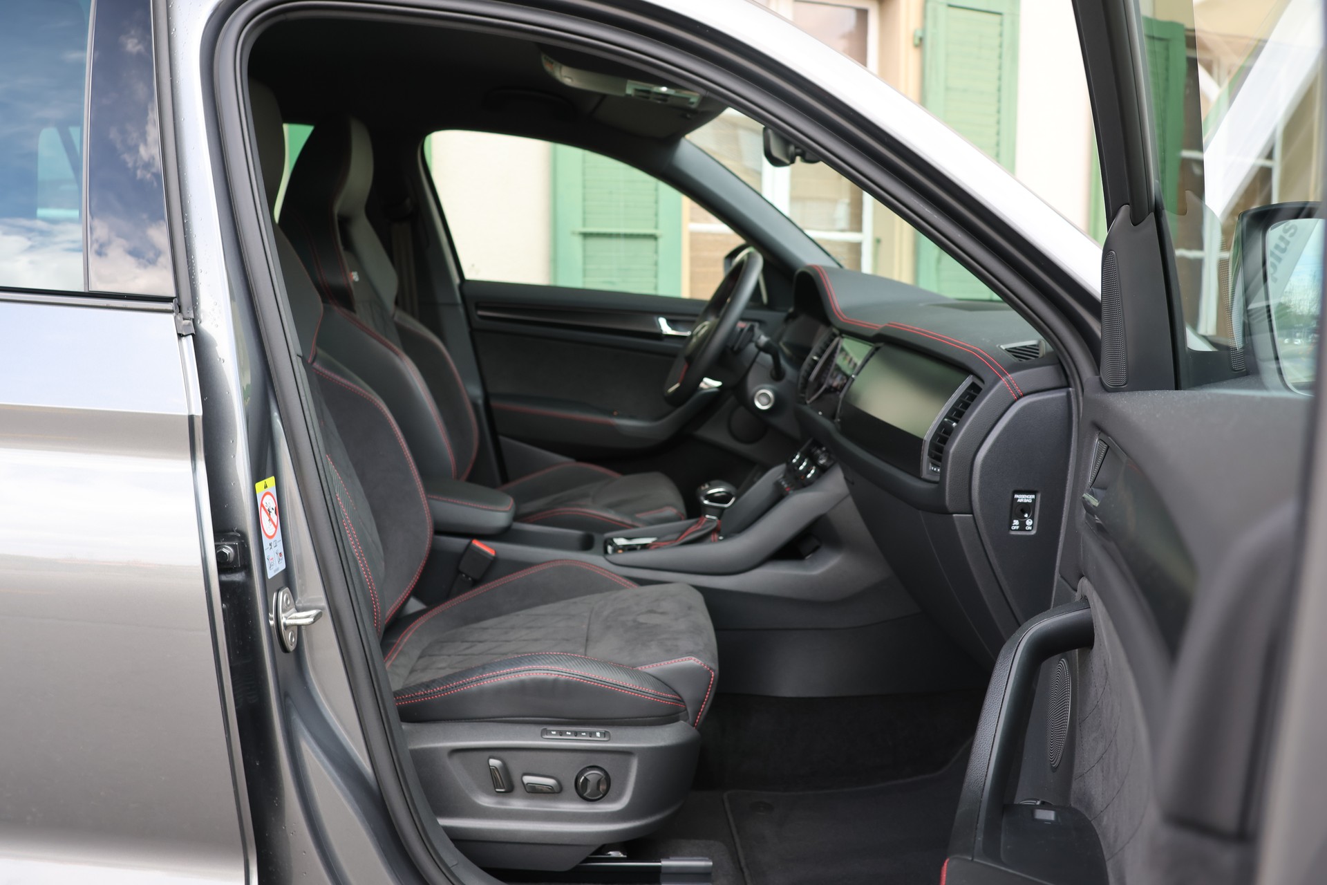 SKODA Kodiaq 2.0 TSI 4x4 RS (CH)-image-8