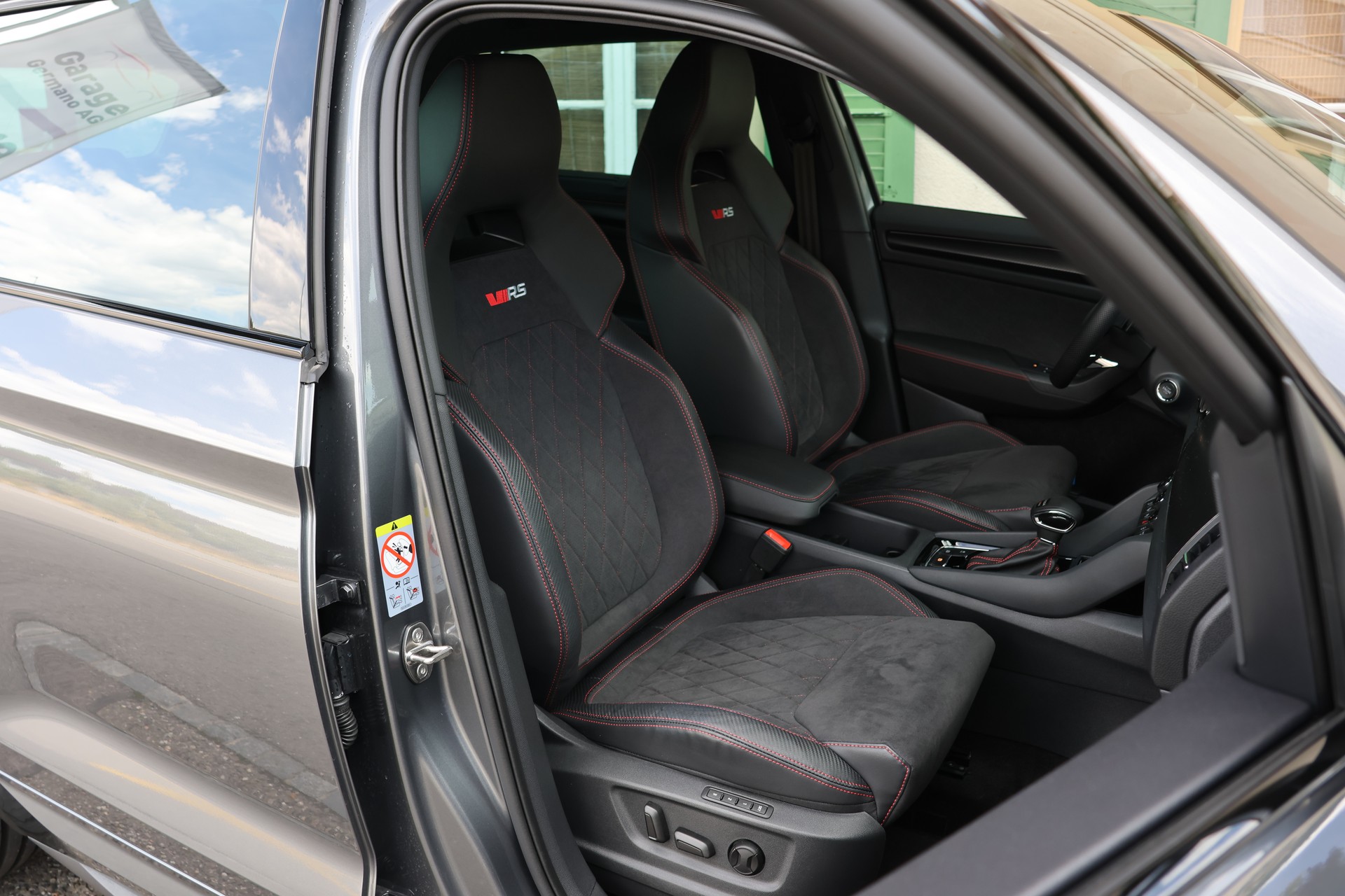 SKODA Kodiaq 2.0 TSI 4x4 RS (CH)-image-10