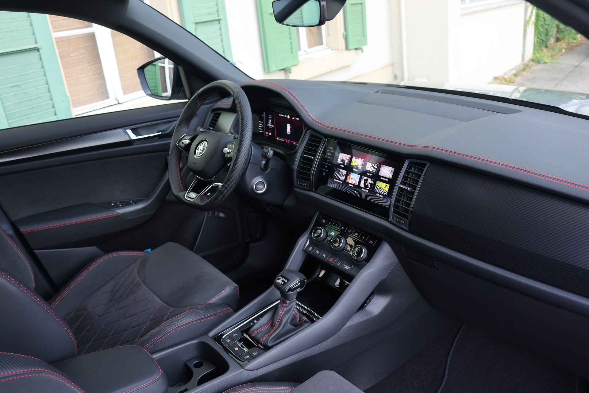 SKODA Kodiaq 2.0 TSI 4x4 RS (CH)-image-9