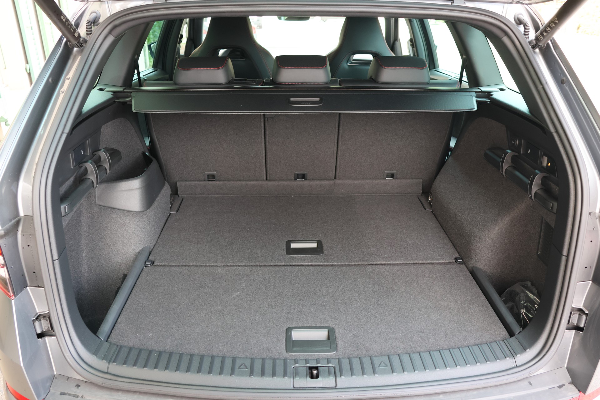SKODA Kodiaq 2.0 TSI 4x4 RS (CH)-image-7