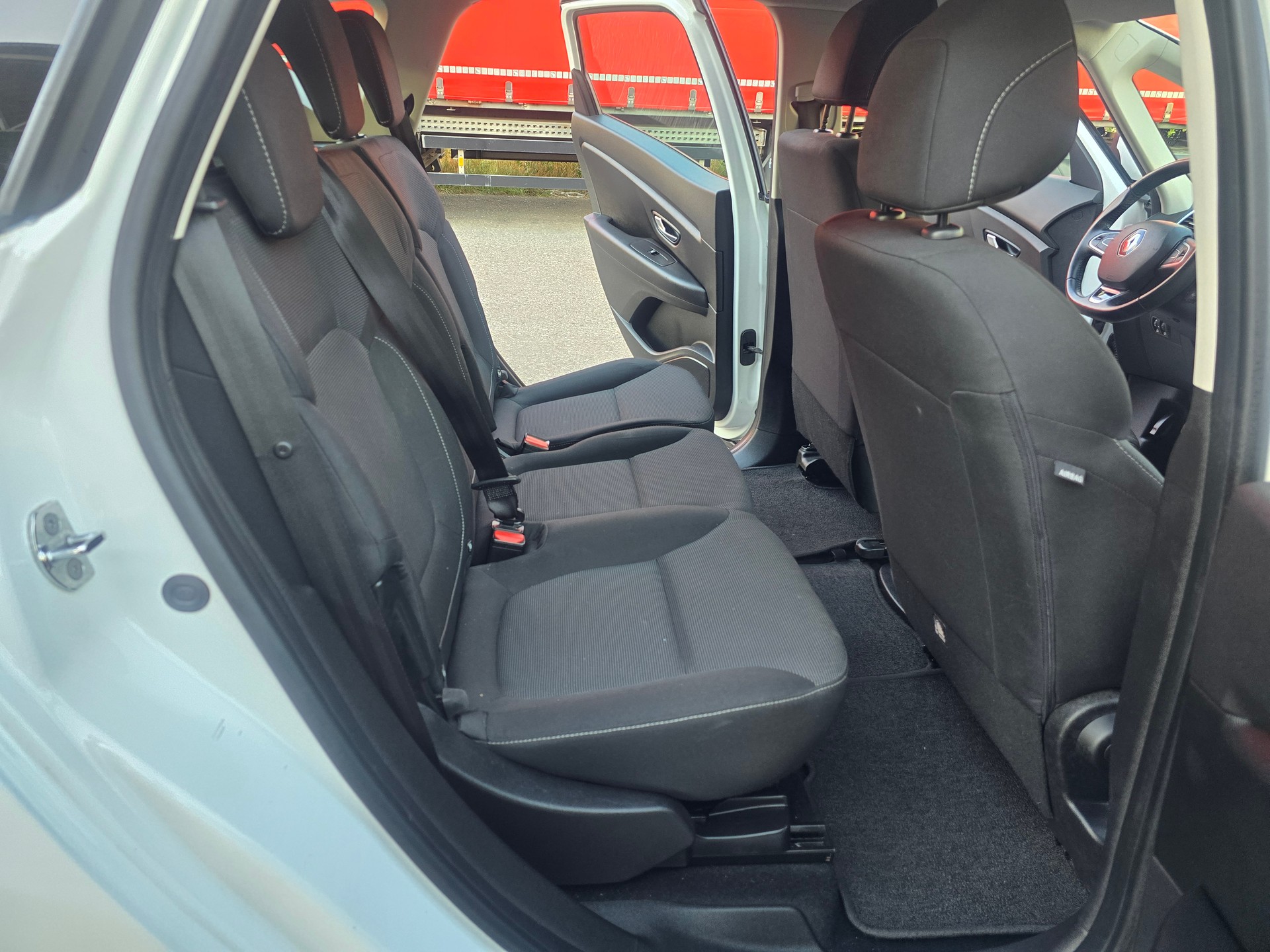 RENAULT Scénic 1.2 16V Turbo Life-image-14