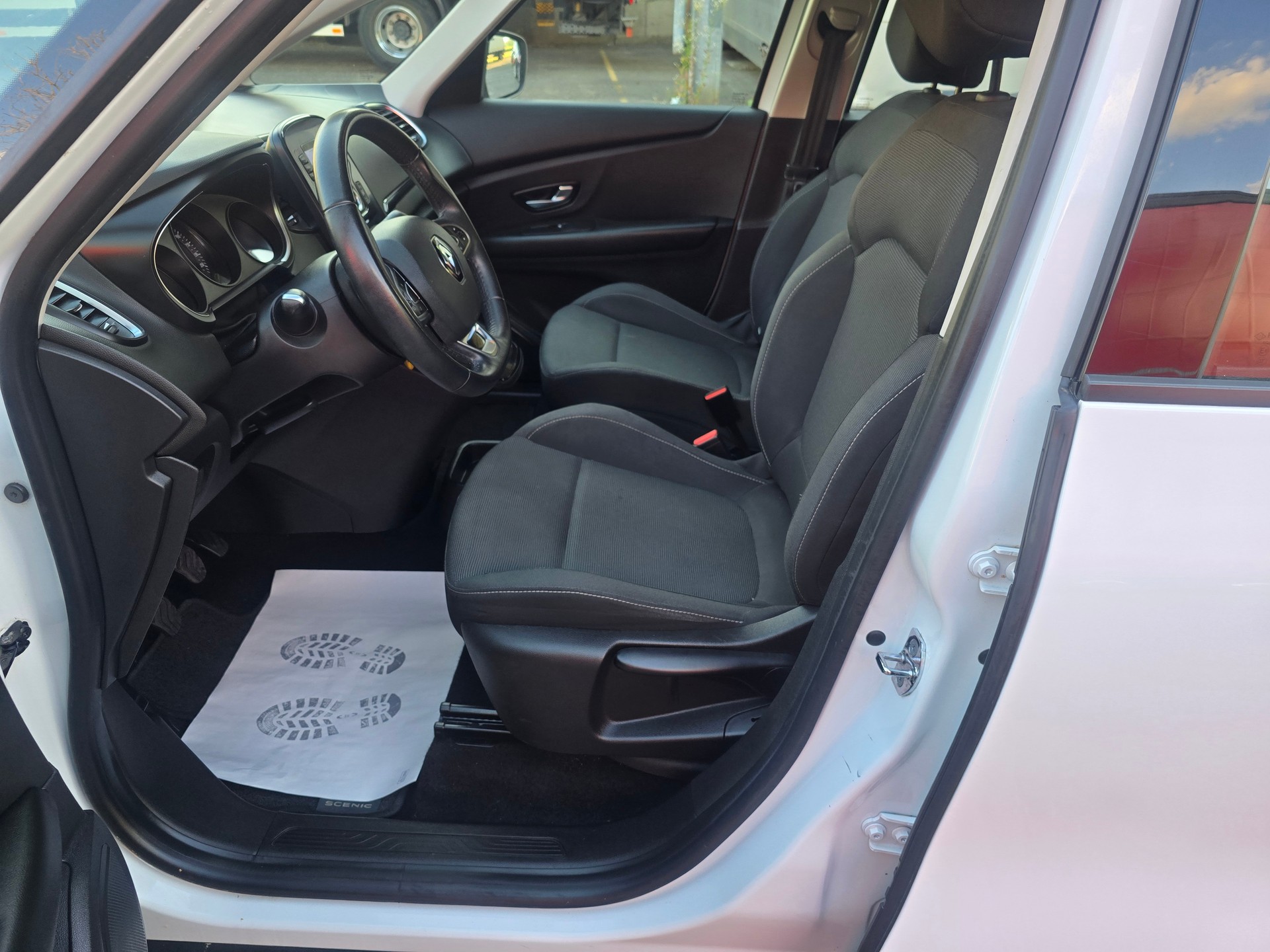 RENAULT Scénic 1.2 16V Turbo Life-image-9
