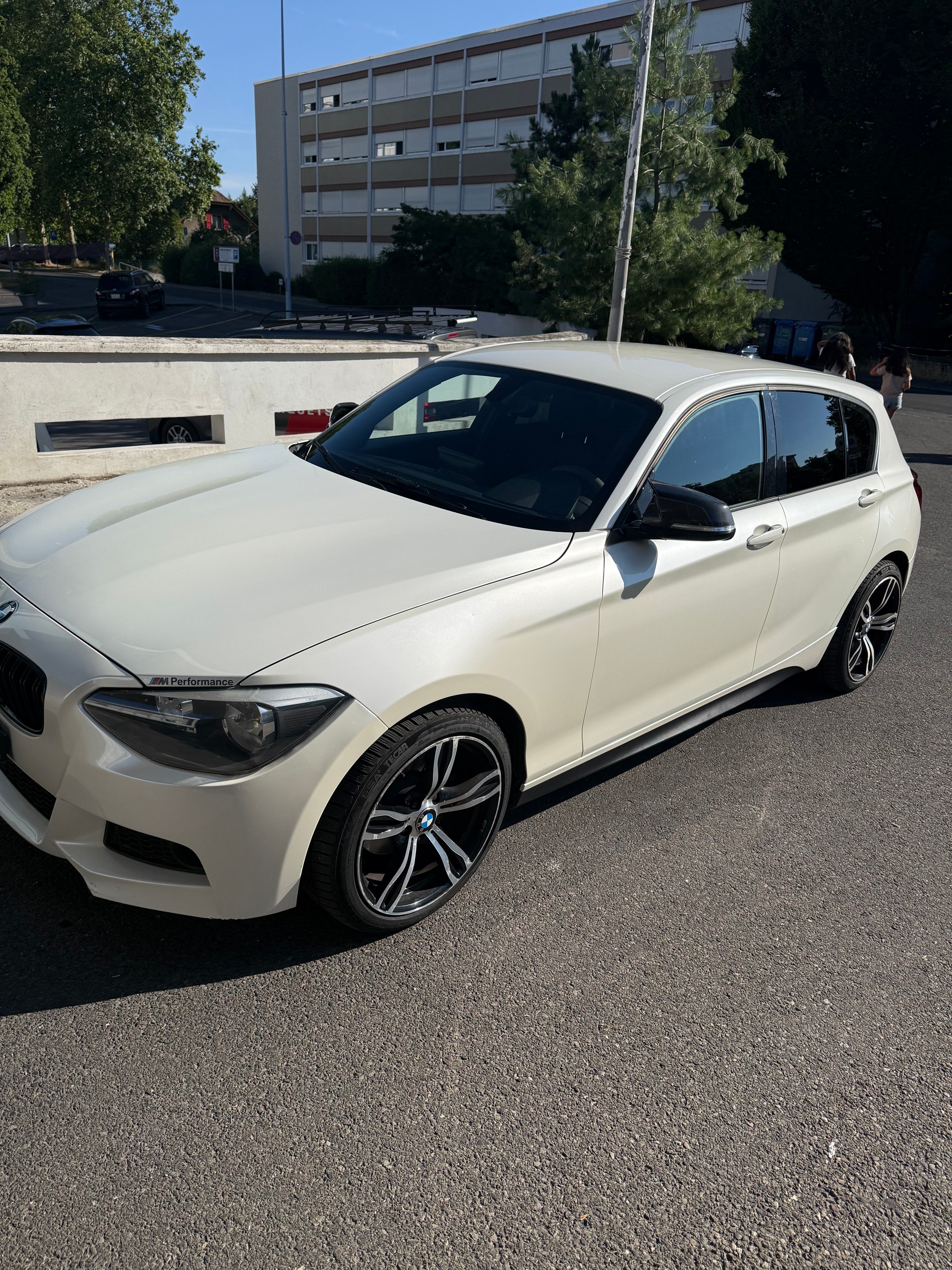 BMW 1-image-0