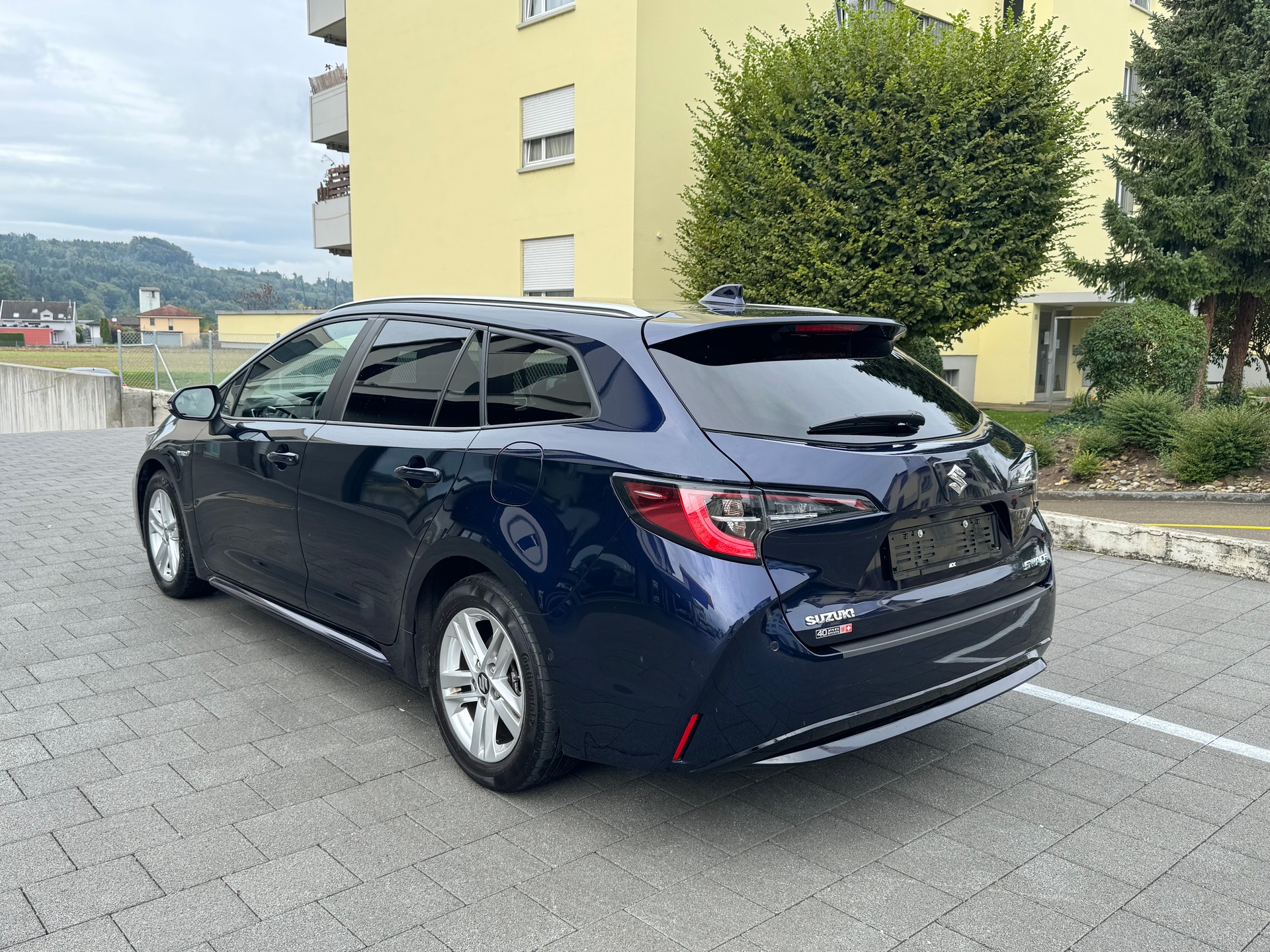 SUZUKI Swace 1.8 Hybrid Compact Top E-CVT-showroom-element-2