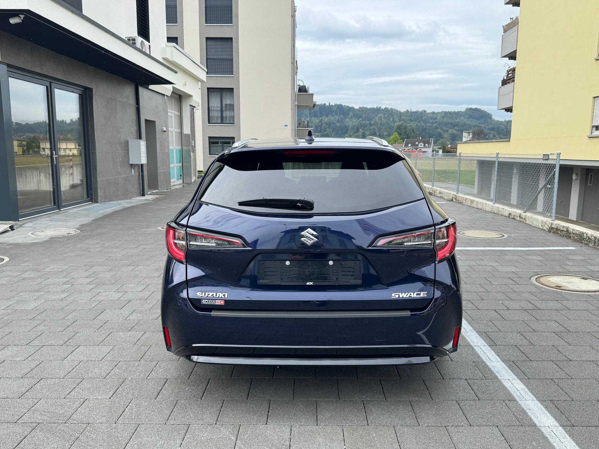 SUZUKI Swace 1.8 Hybrid Compact Top E-CVT-showroom-element-3