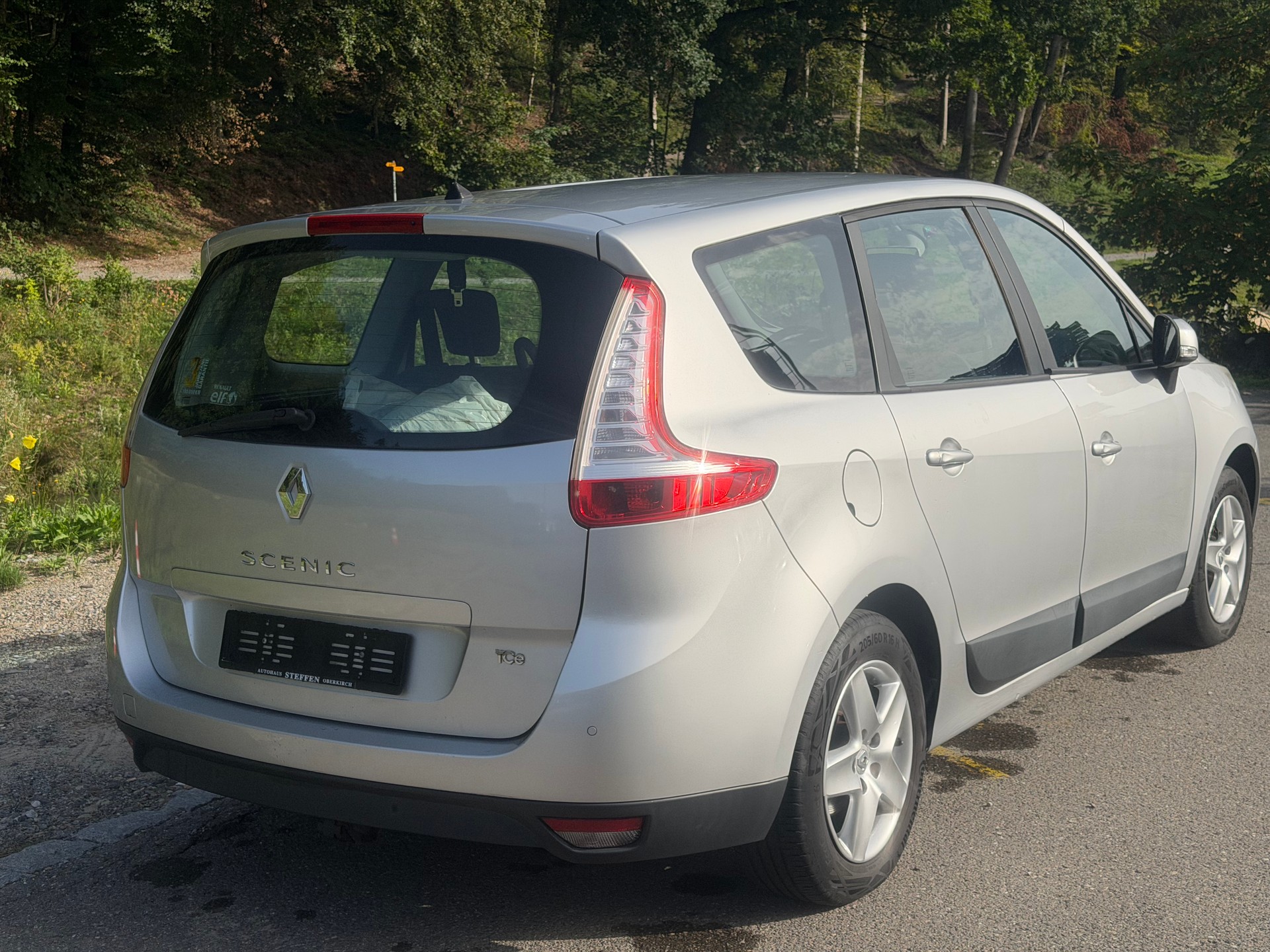 RENAULT Grand Scénic 1.2 16V Turbo Swiss Edition-image-3