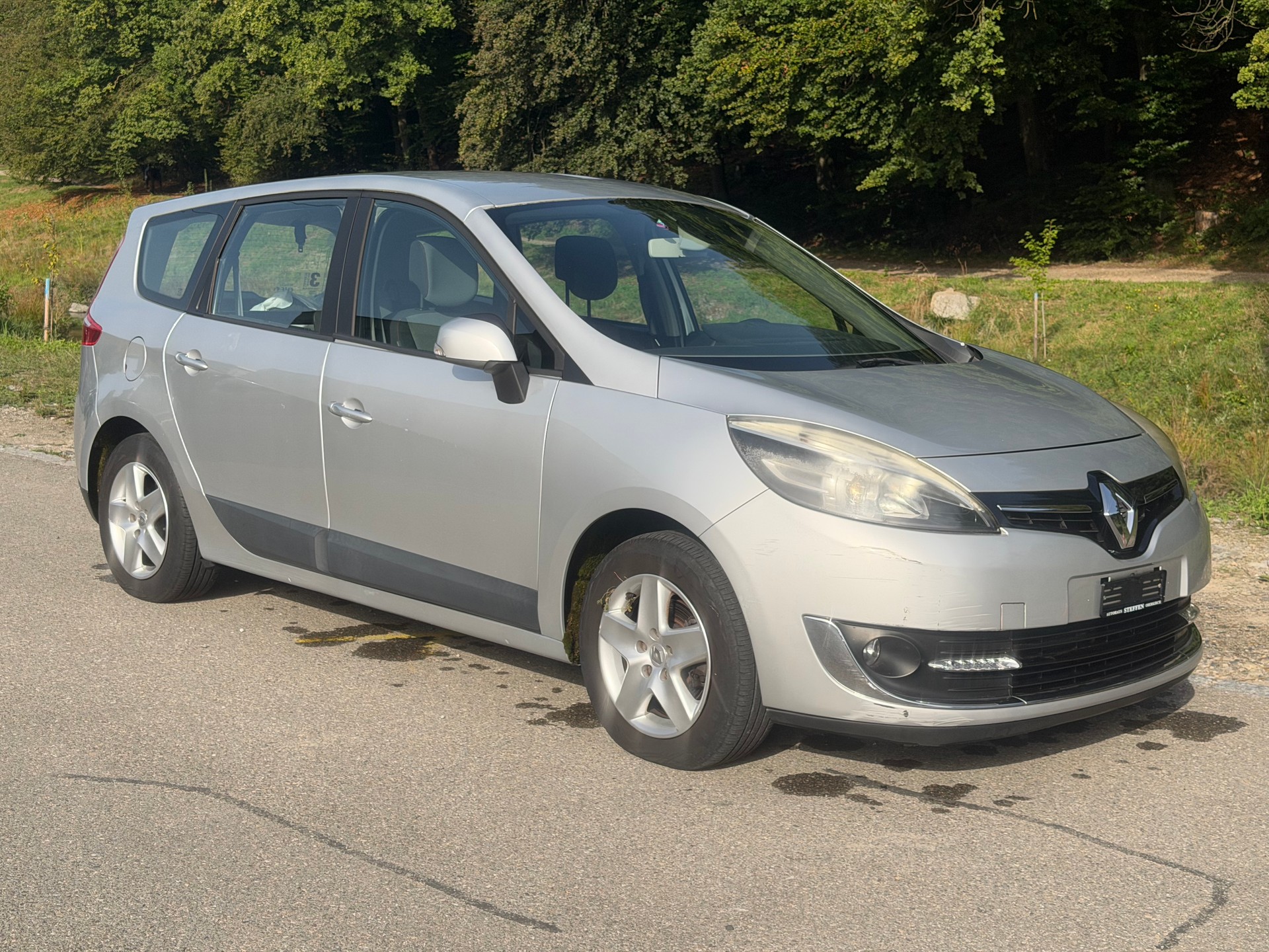 RENAULT Grand Scénic 1.2 16V Turbo Swiss Edition-image-0