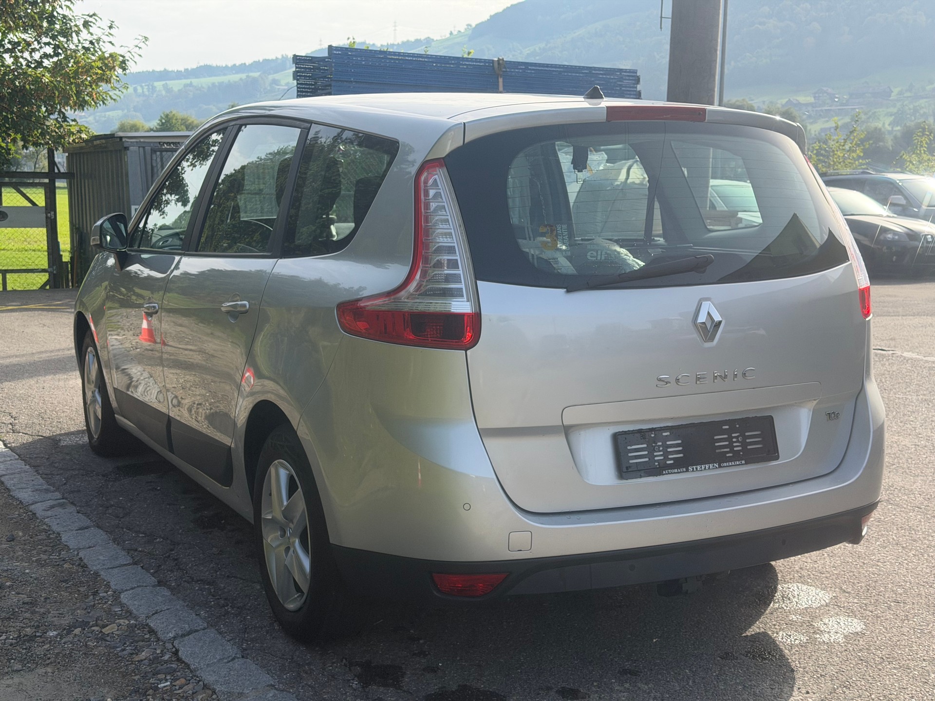 RENAULT Grand Scénic 1.2 16V Turbo Swiss Edition-image-4