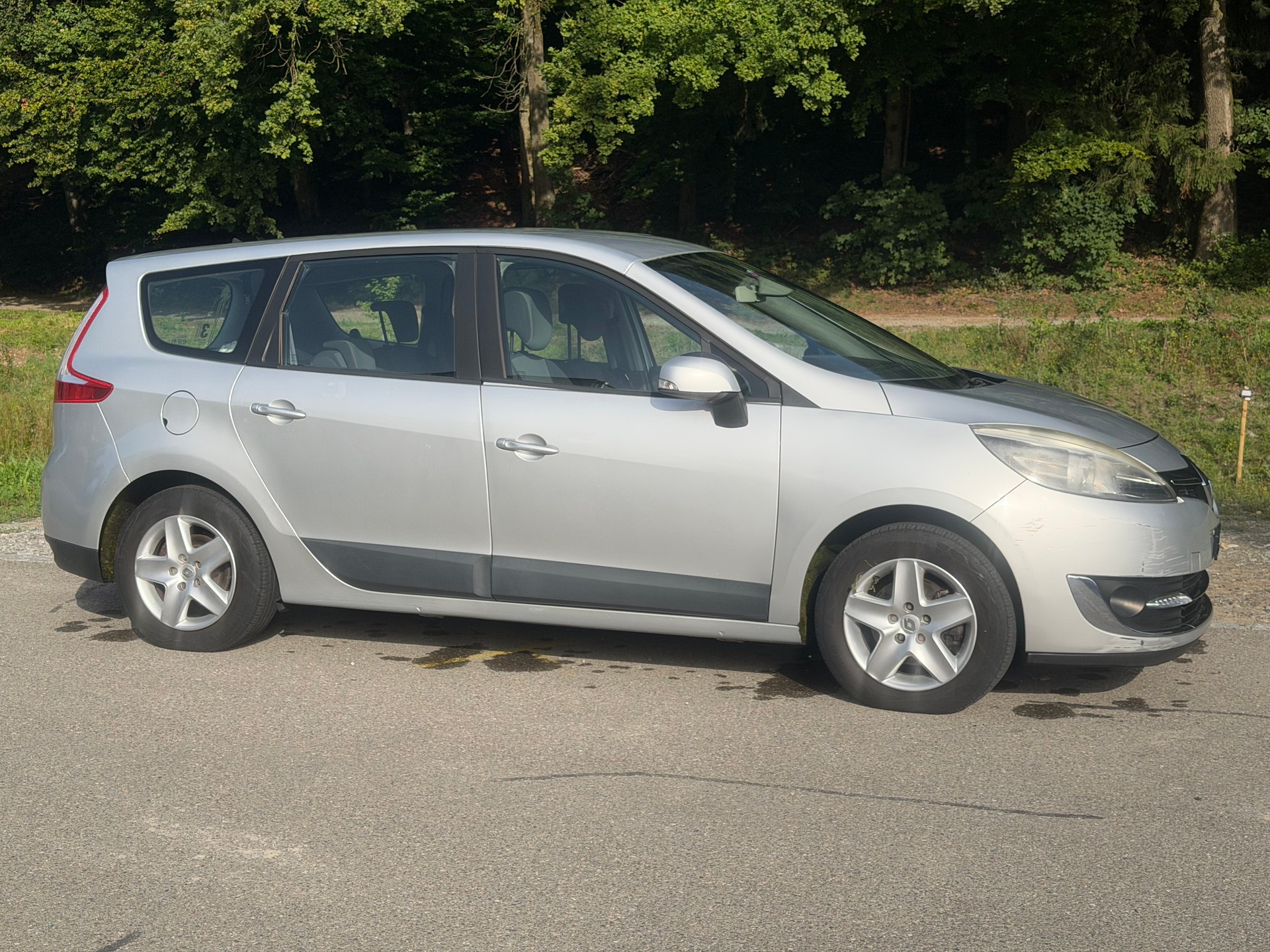 RENAULT Grand Scénic 1.2 16V Turbo Swiss Edition-image-2