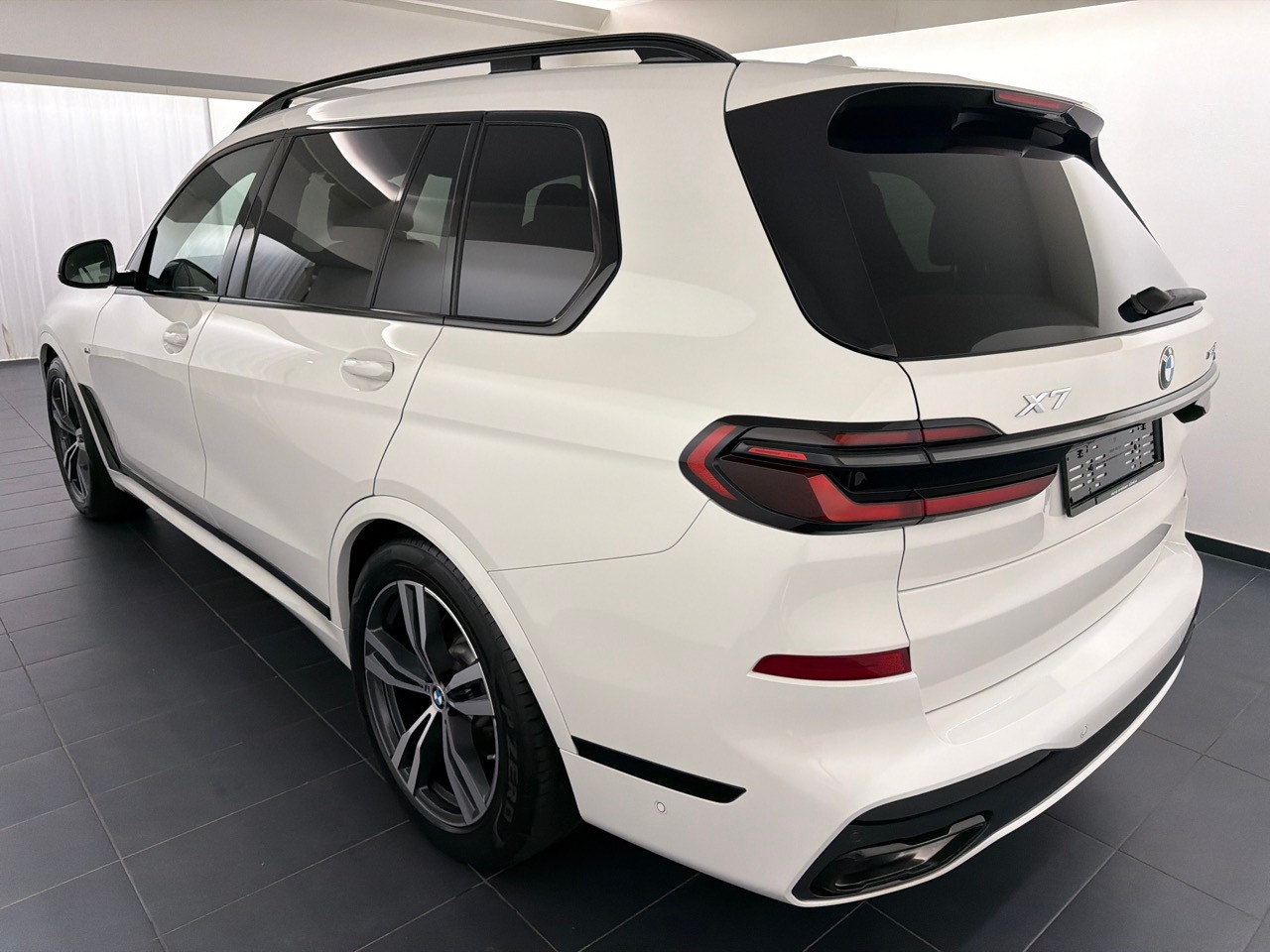 BMW X7 xDr 48 40d M Sport Pro-image-1