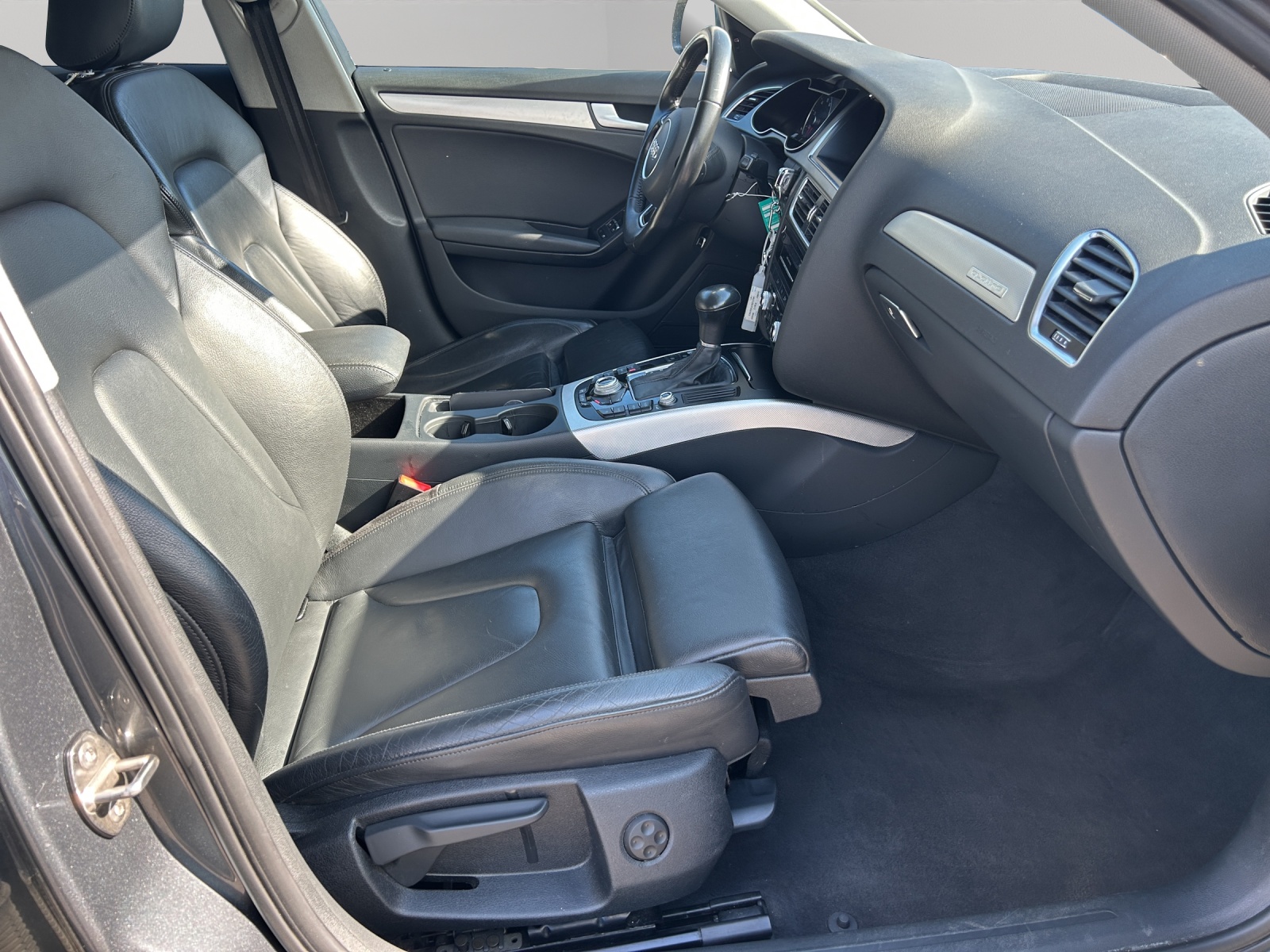AUDI A4 allroad 2.0 TFSI quattro S-tronic-image-17
