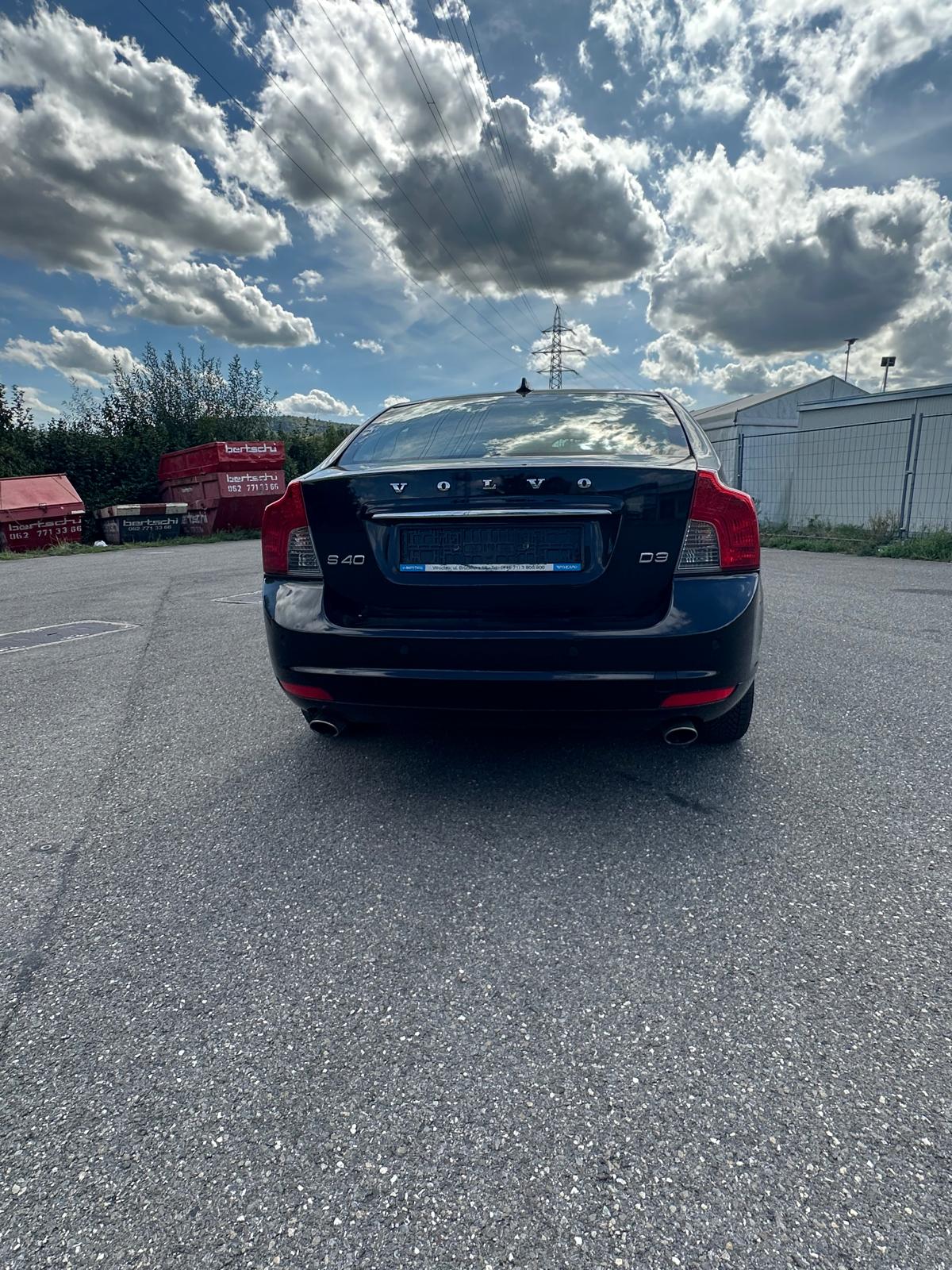 VOLVO S40-image-4