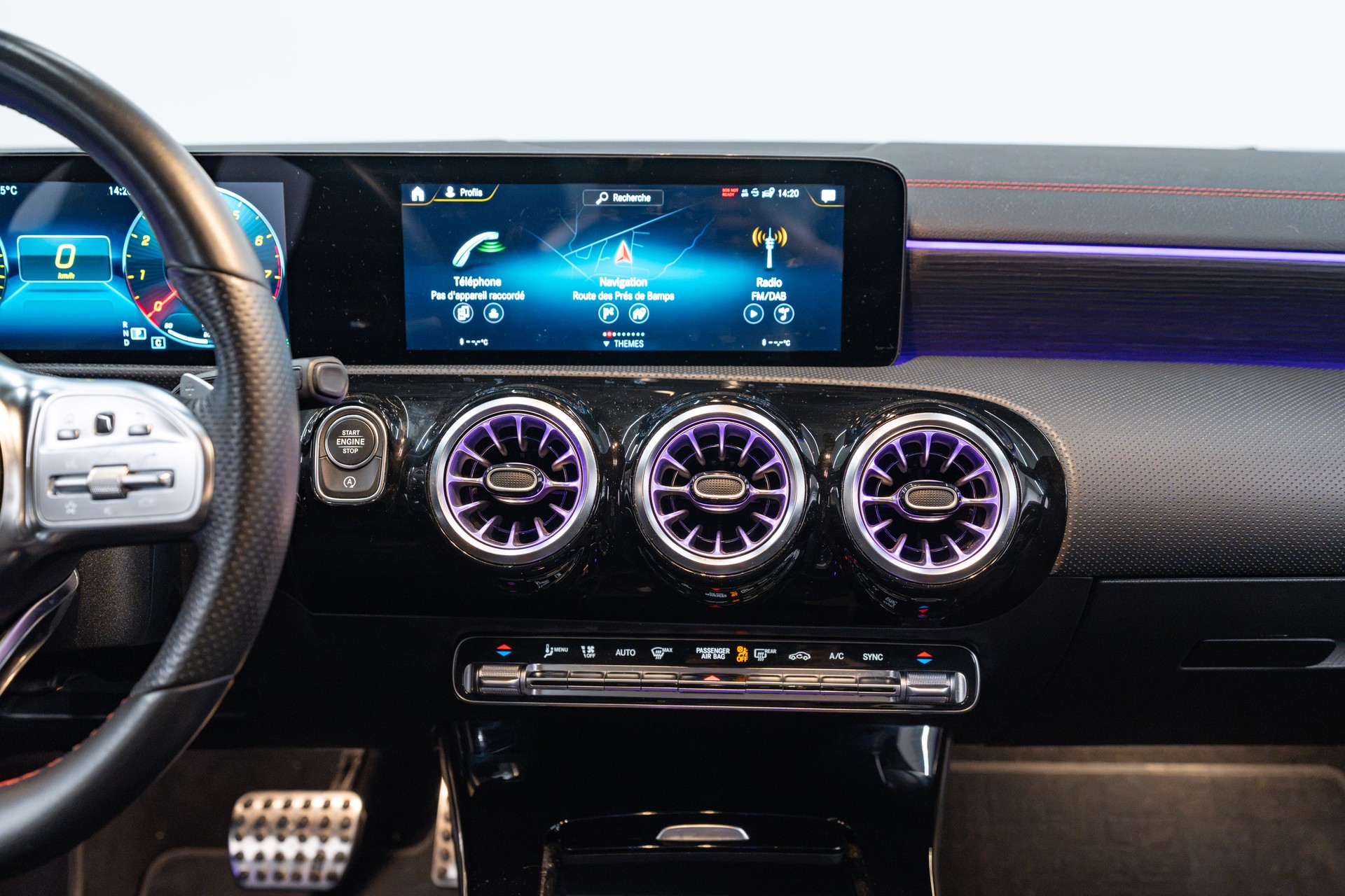 MERCEDES-BENZ CLA 200 AMG Line 7G-DCT-image-12