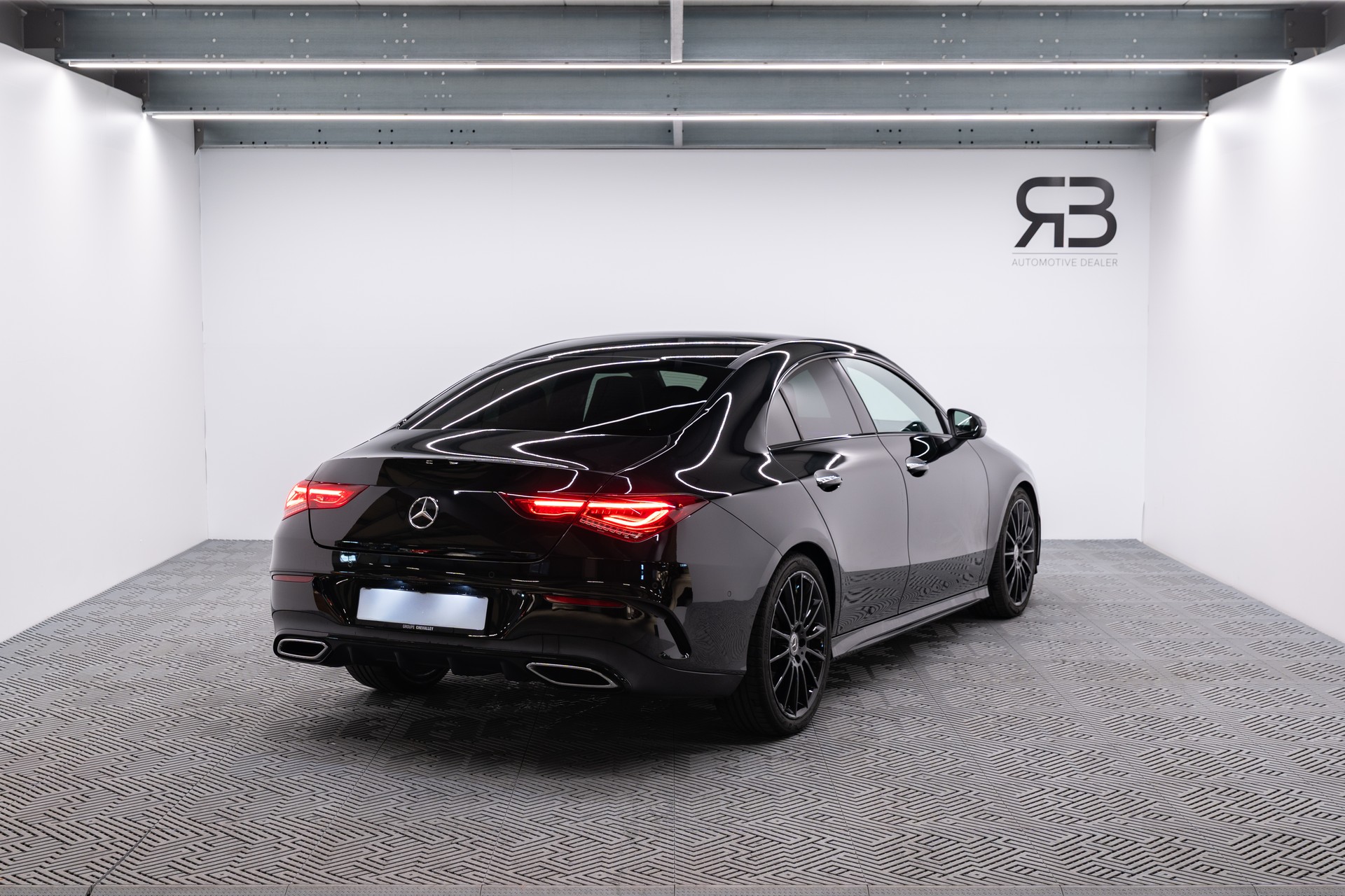 MERCEDES-BENZ CLA 200 AMG Line 7G-DCT-image-3