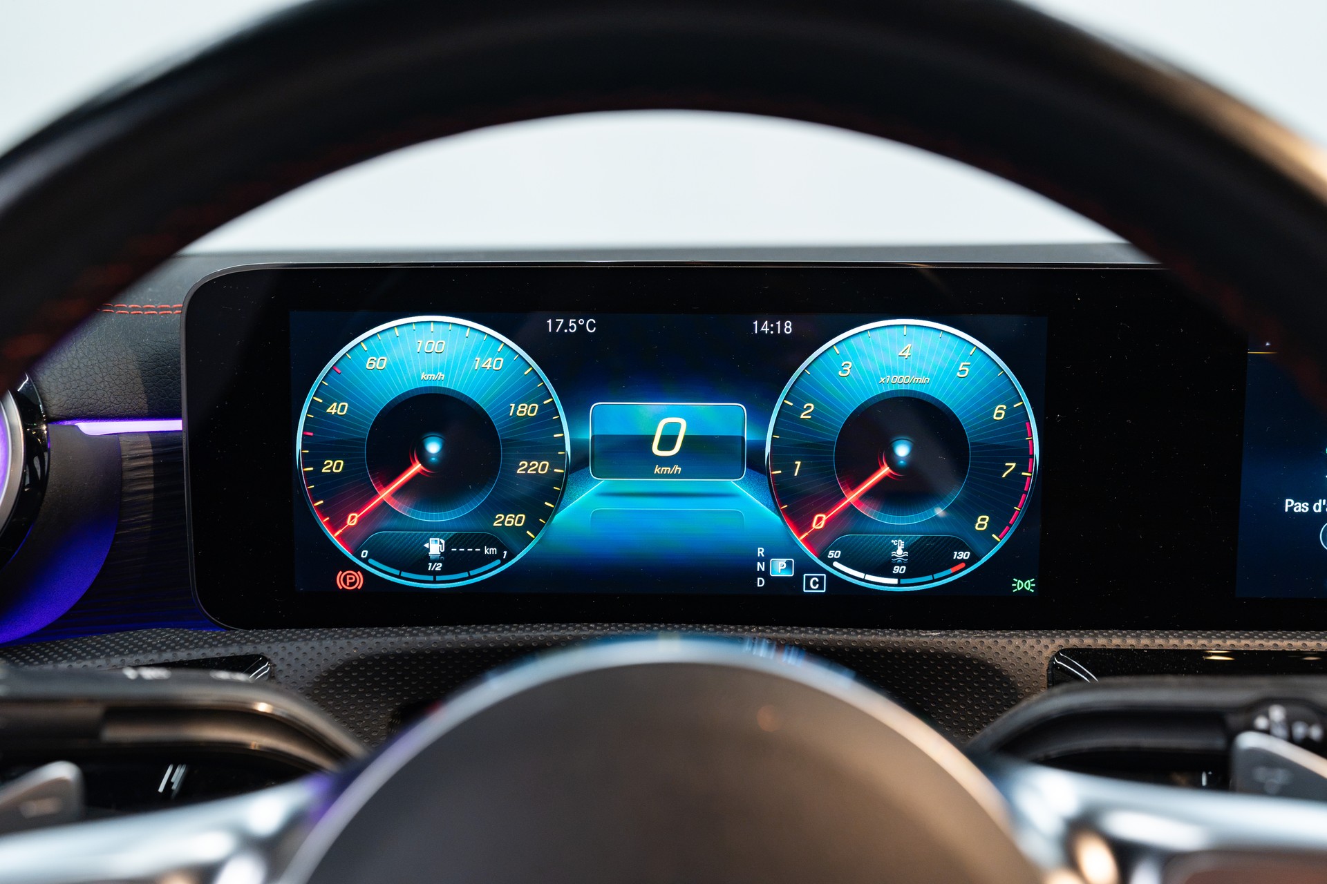 MERCEDES-BENZ CLA 200 AMG Line 7G-DCT-image-11