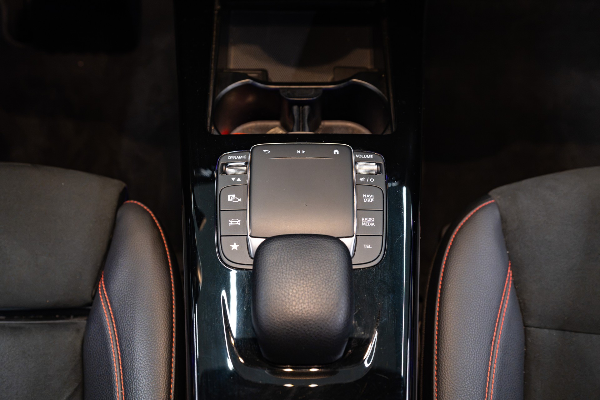 MERCEDES-BENZ CLA 200 AMG Line 7G-DCT-image-14