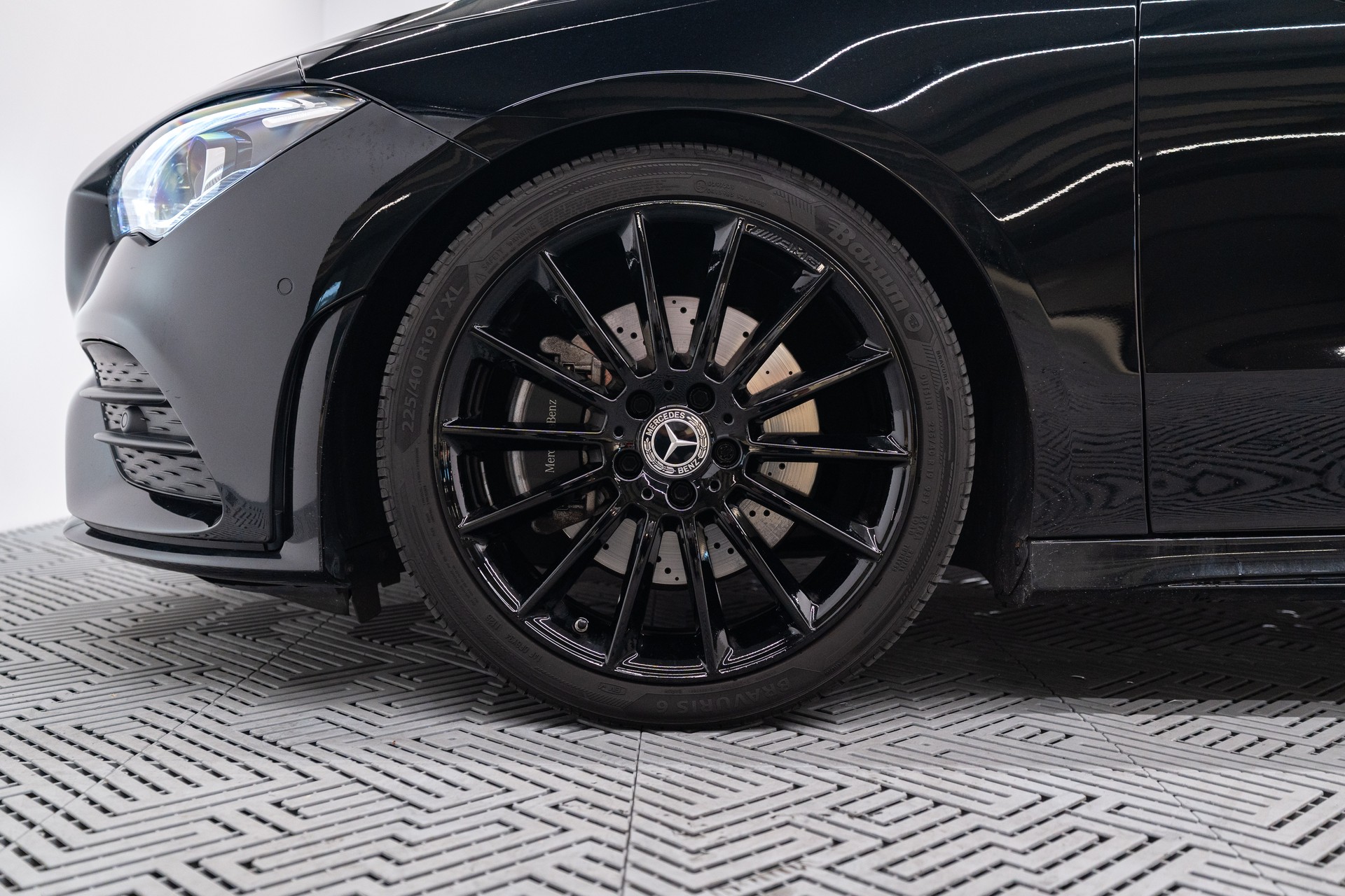 MERCEDES-BENZ CLA 200 AMG Line 7G-DCT-image-4