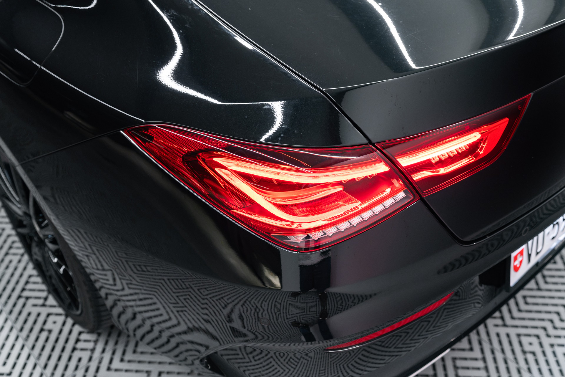 MERCEDES-BENZ CLA 200 AMG Line 7G-DCT-image-6