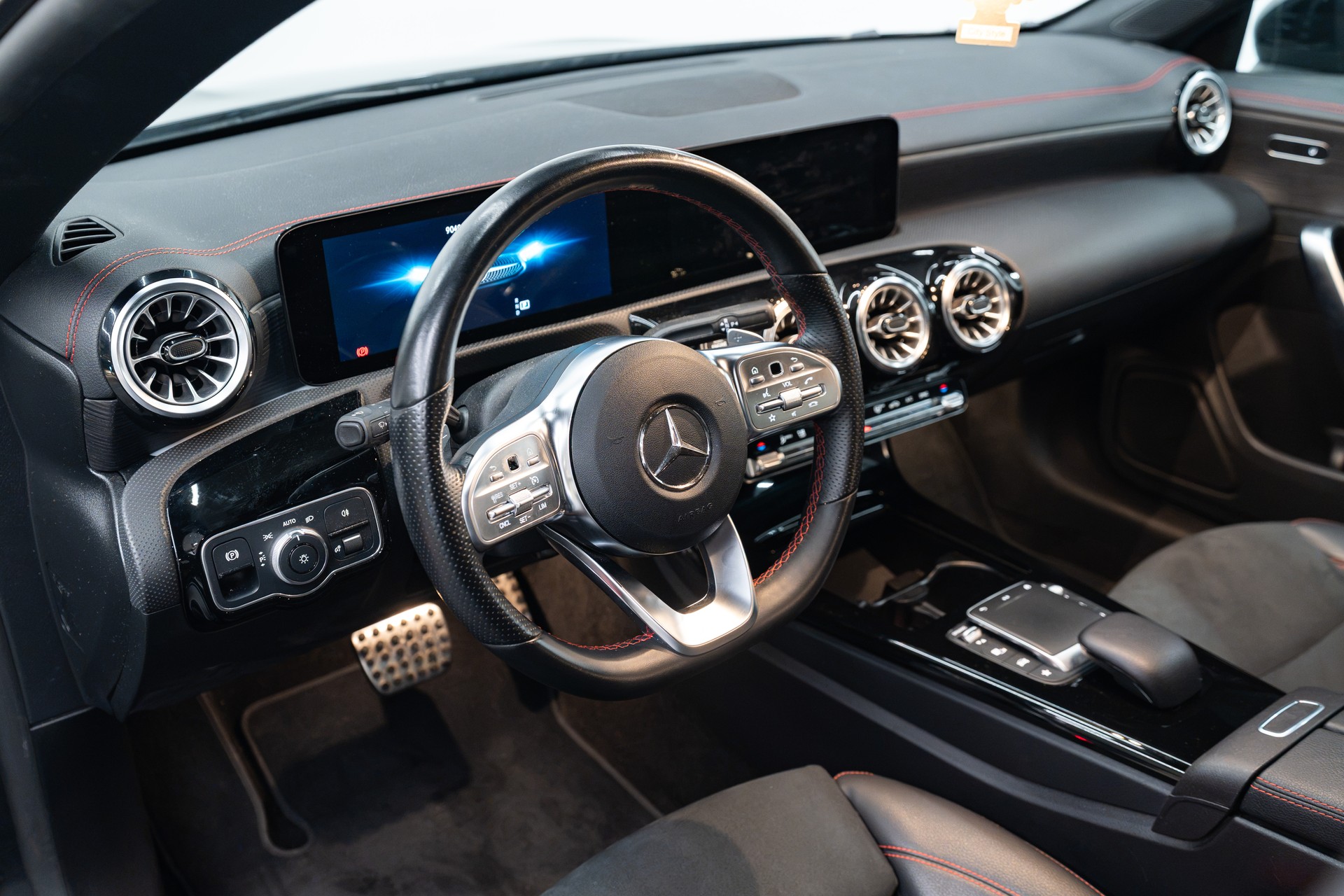 MERCEDES-BENZ CLA 200 AMG Line 7G-DCT-image-9