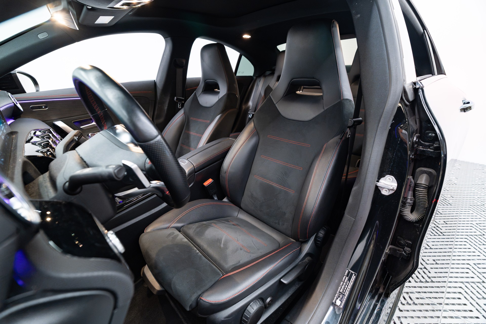 MERCEDES-BENZ CLA 200 AMG Line 7G-DCT-image-7