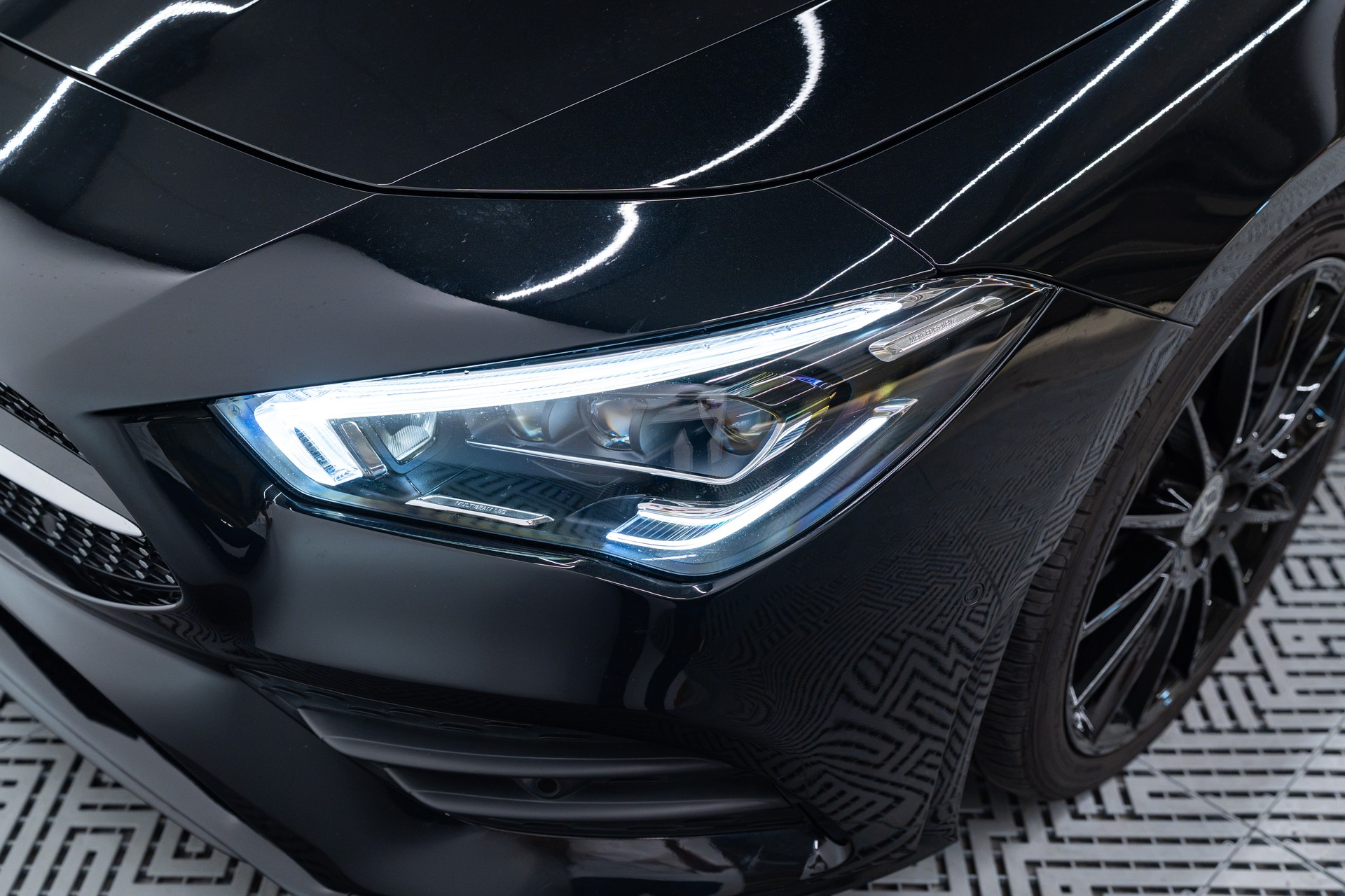 MERCEDES-BENZ CLA 200 AMG Line 7G-DCT-image-5