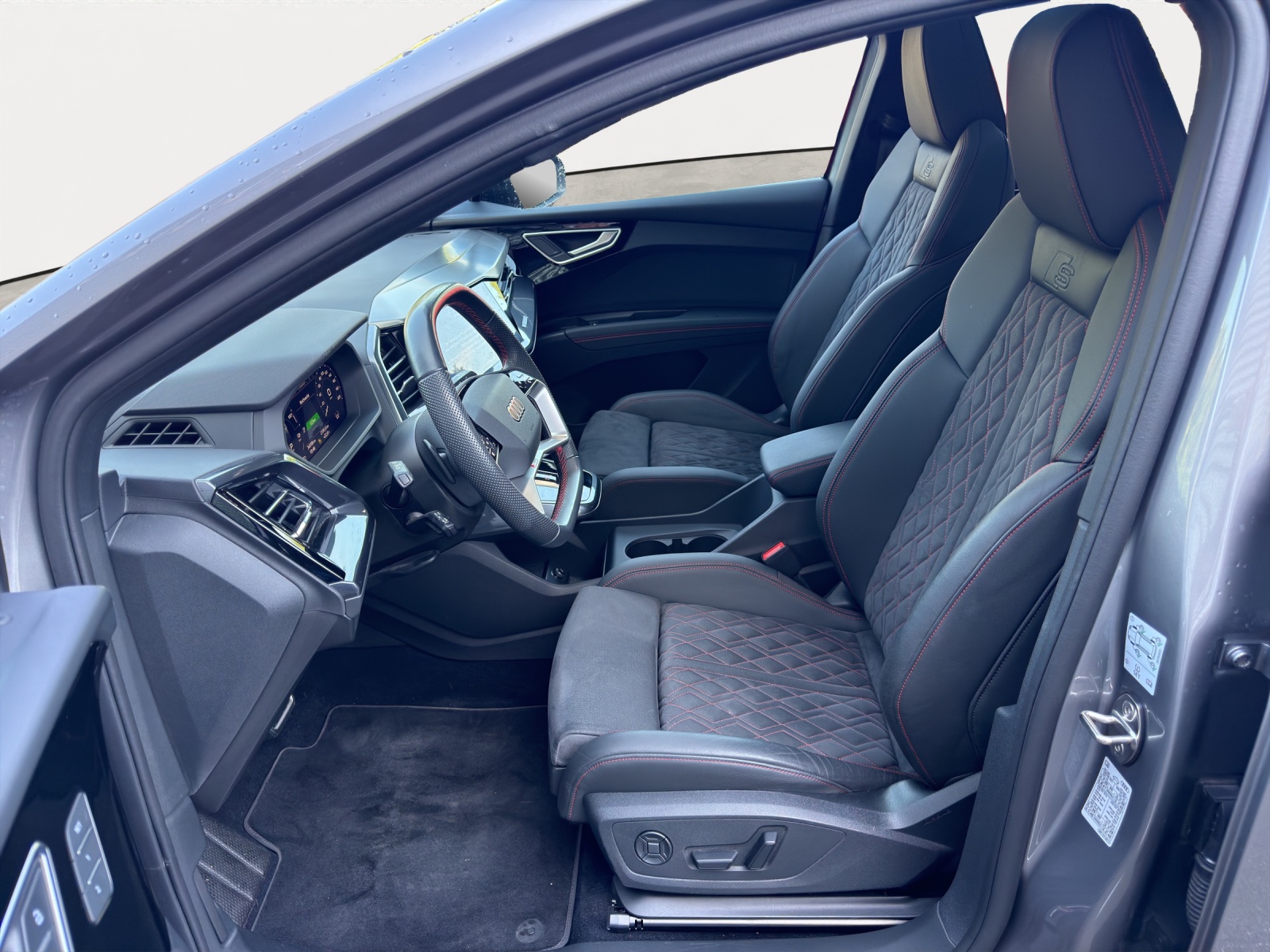 AUDI Q4 50 e-tron quattro 299PS-image-4