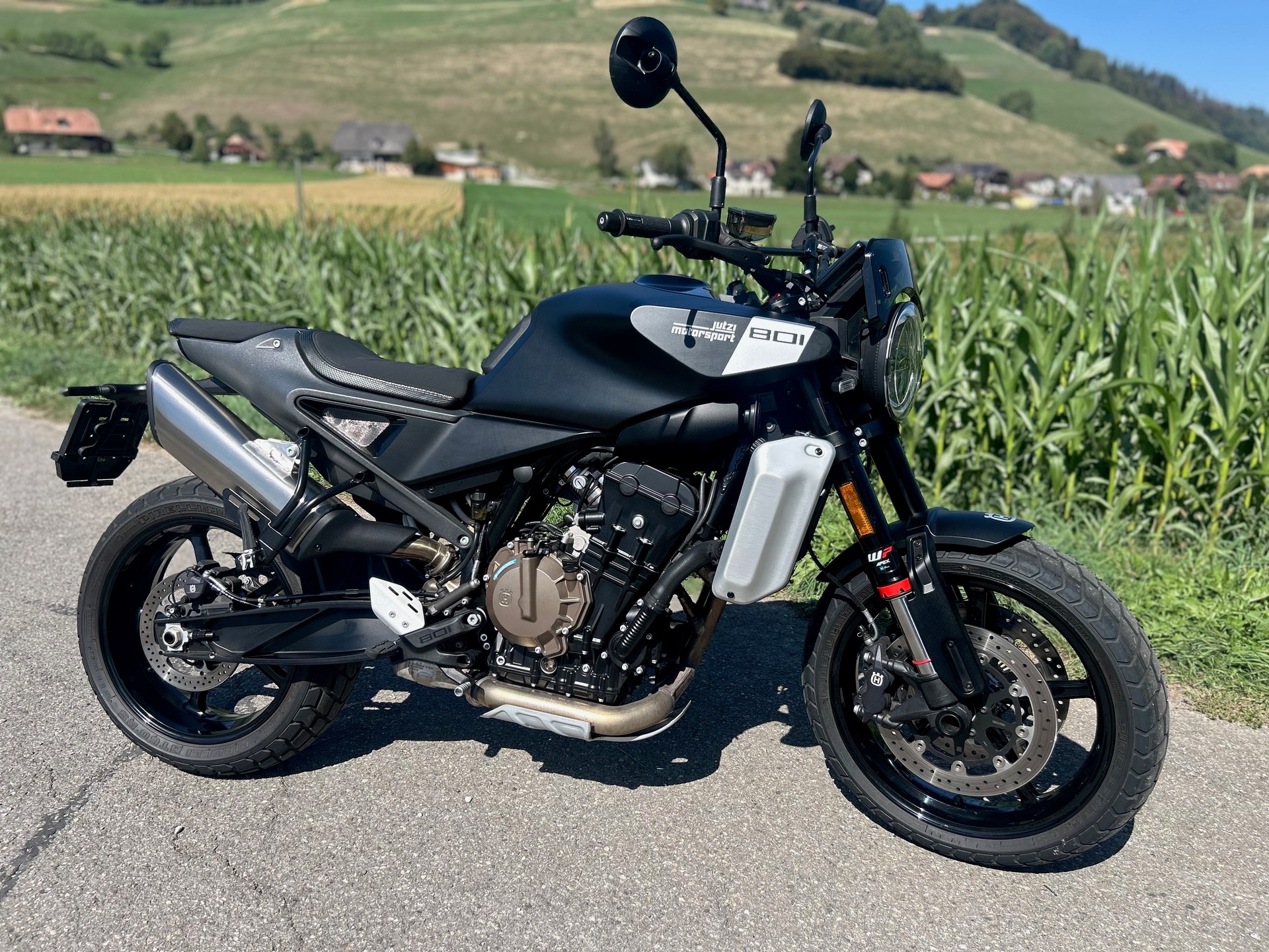 HUSQVARNA Svartpilen 801