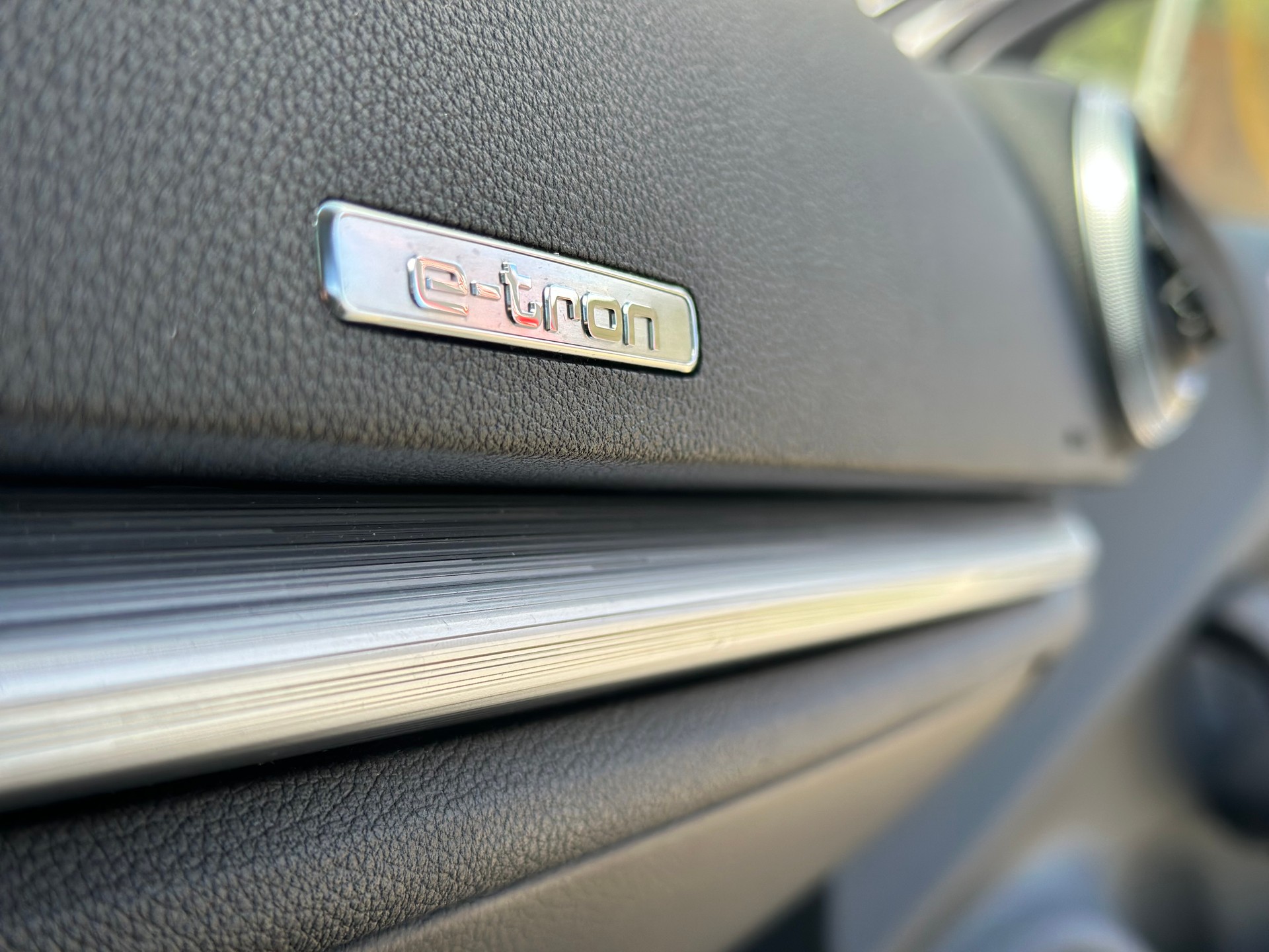 AUDI A3 Sportback 1.4 e-tron Ambition S-tronic-image-26