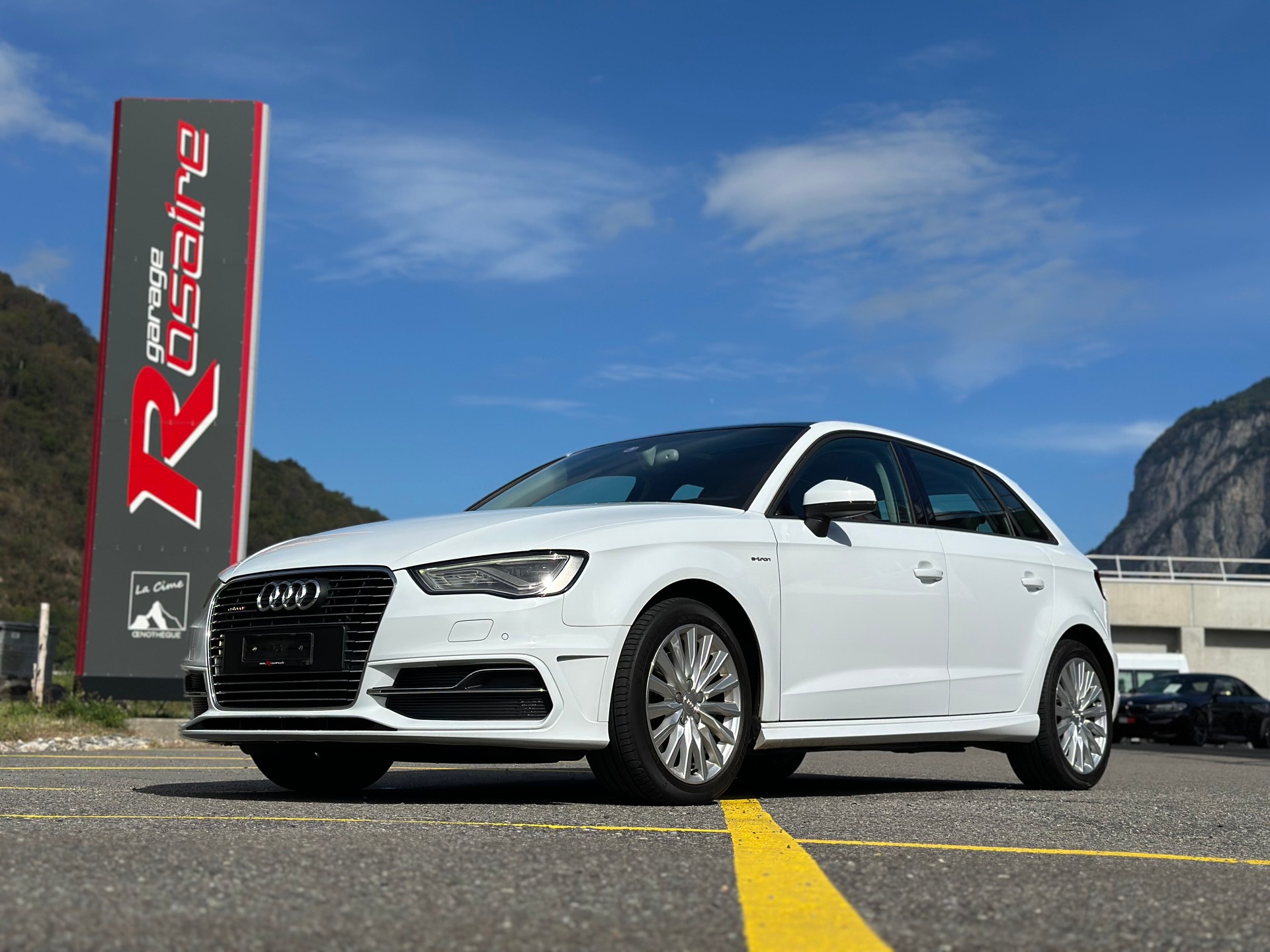 AUDI A3 Sportback 1.4 e-tron Ambition S-tronic-image-1