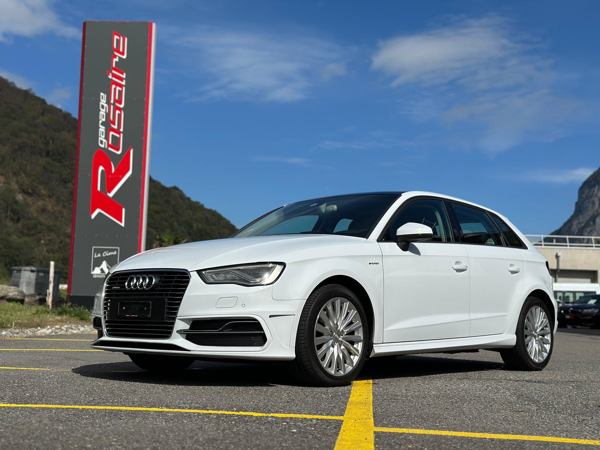 AUDI A3 Sportback 1.4 e-tron Ambition S-tronic-image-0