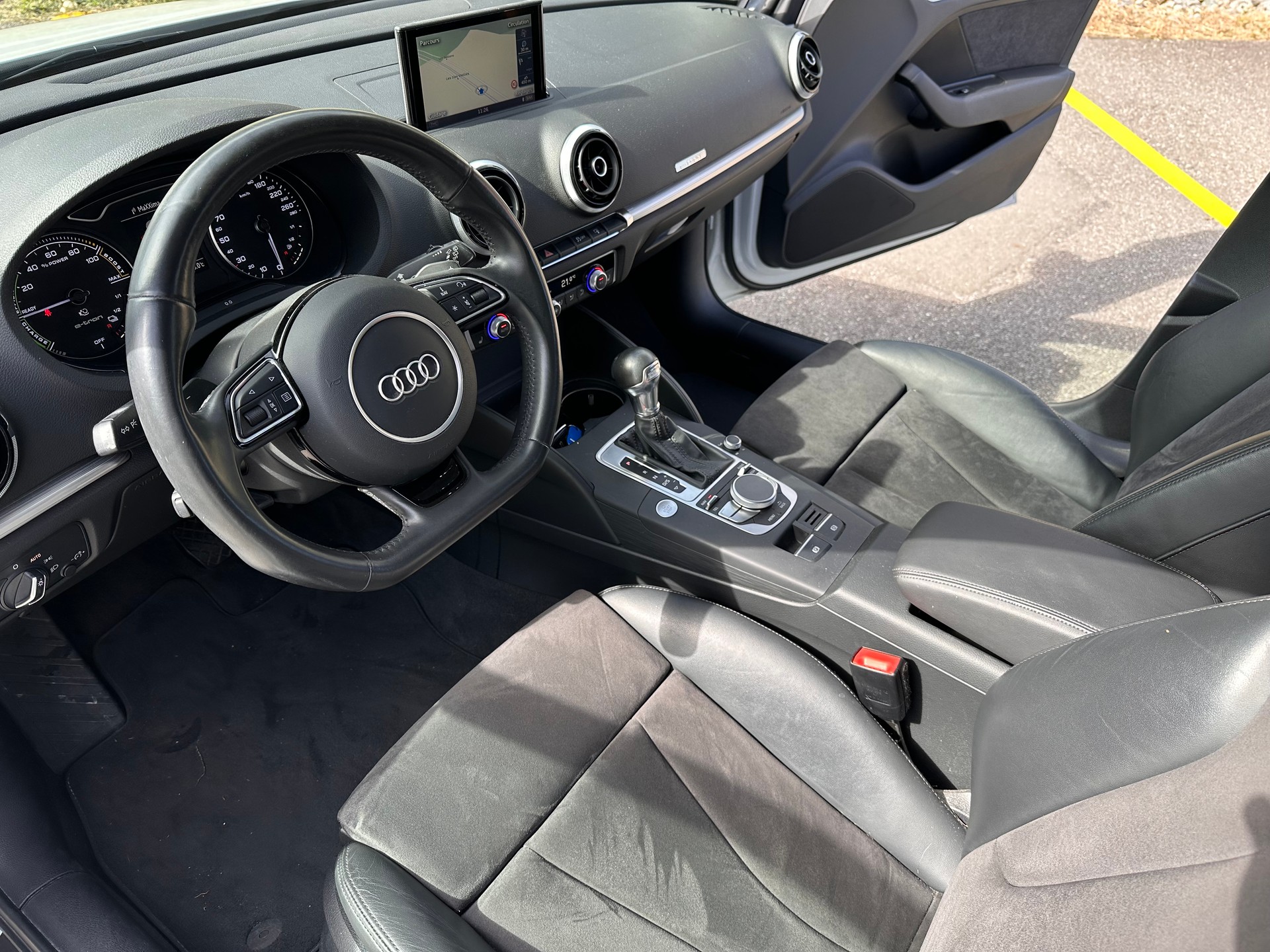 AUDI A3 Sportback 1.4 e-tron Ambition S-tronic-image-23