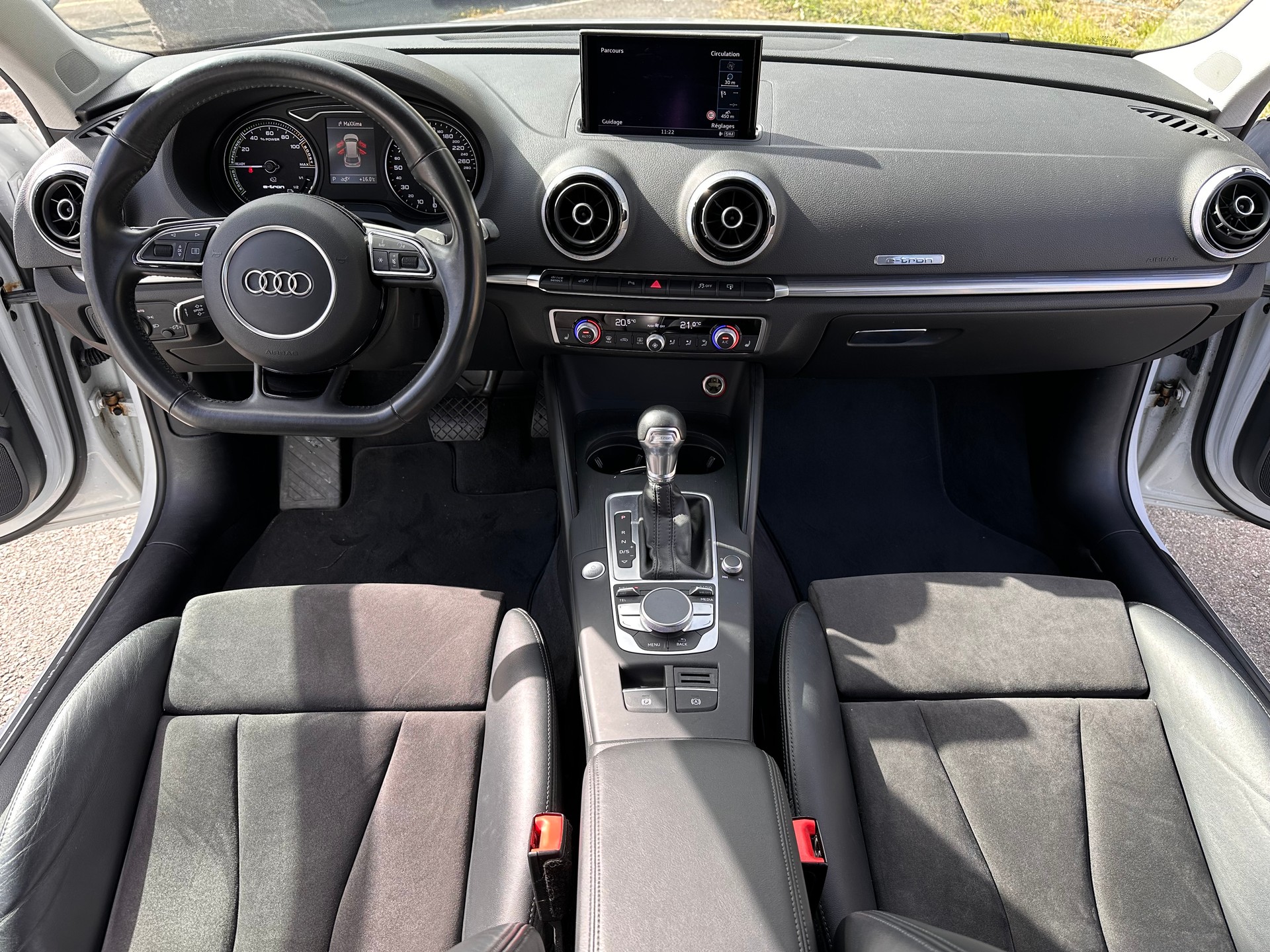 AUDI A3 Sportback 1.4 e-tron Ambition S-tronic-image-11