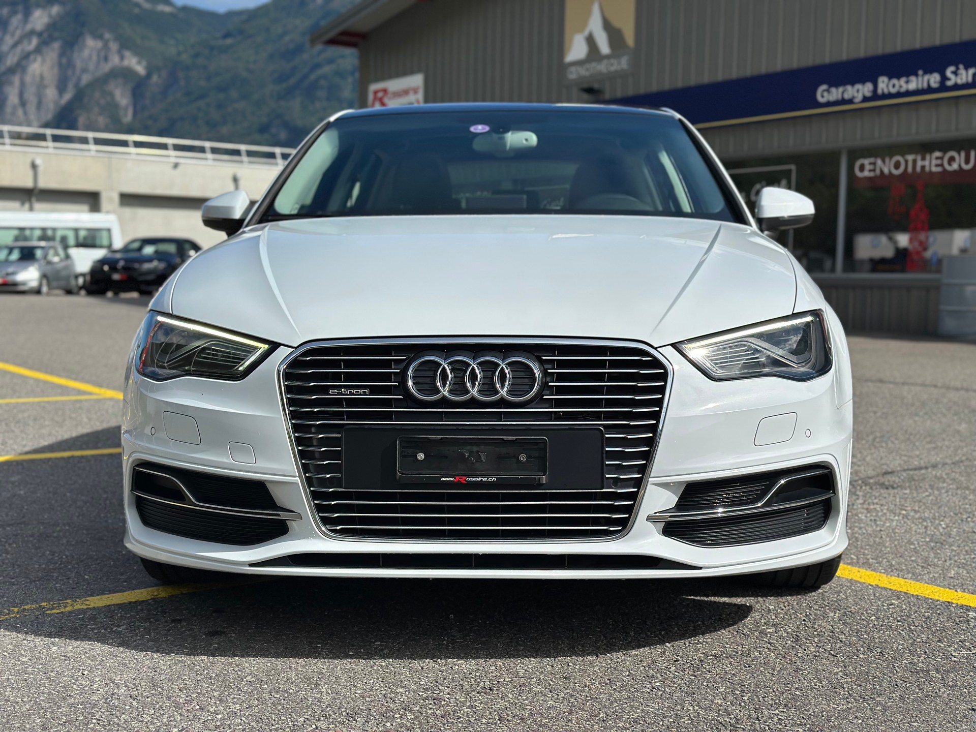 AUDI A3 Sportback 1.4 e-tron Ambition S-tronic-image-4