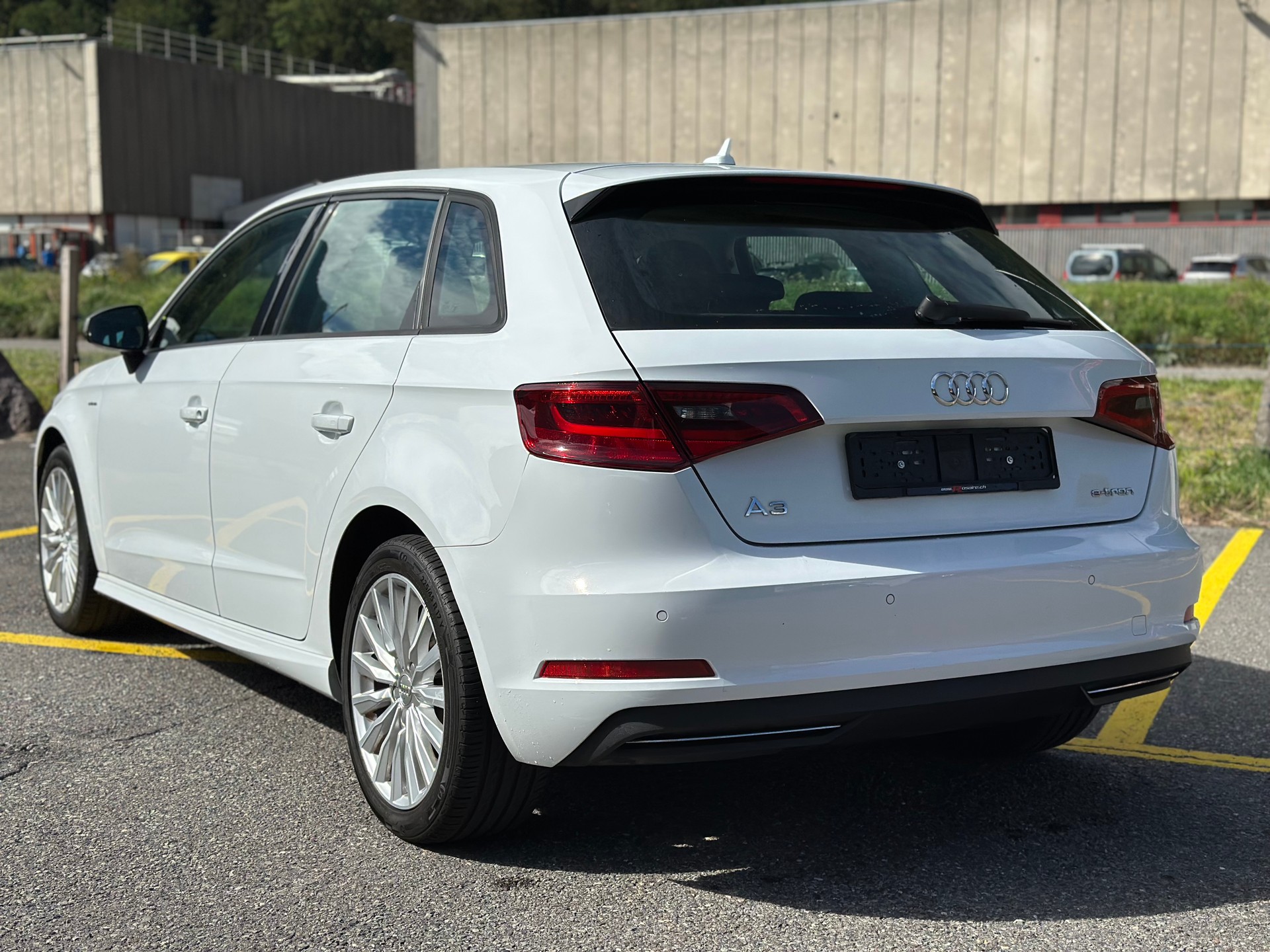 AUDI A3 Sportback 1.4 e-tron Ambition S-tronic-image-8