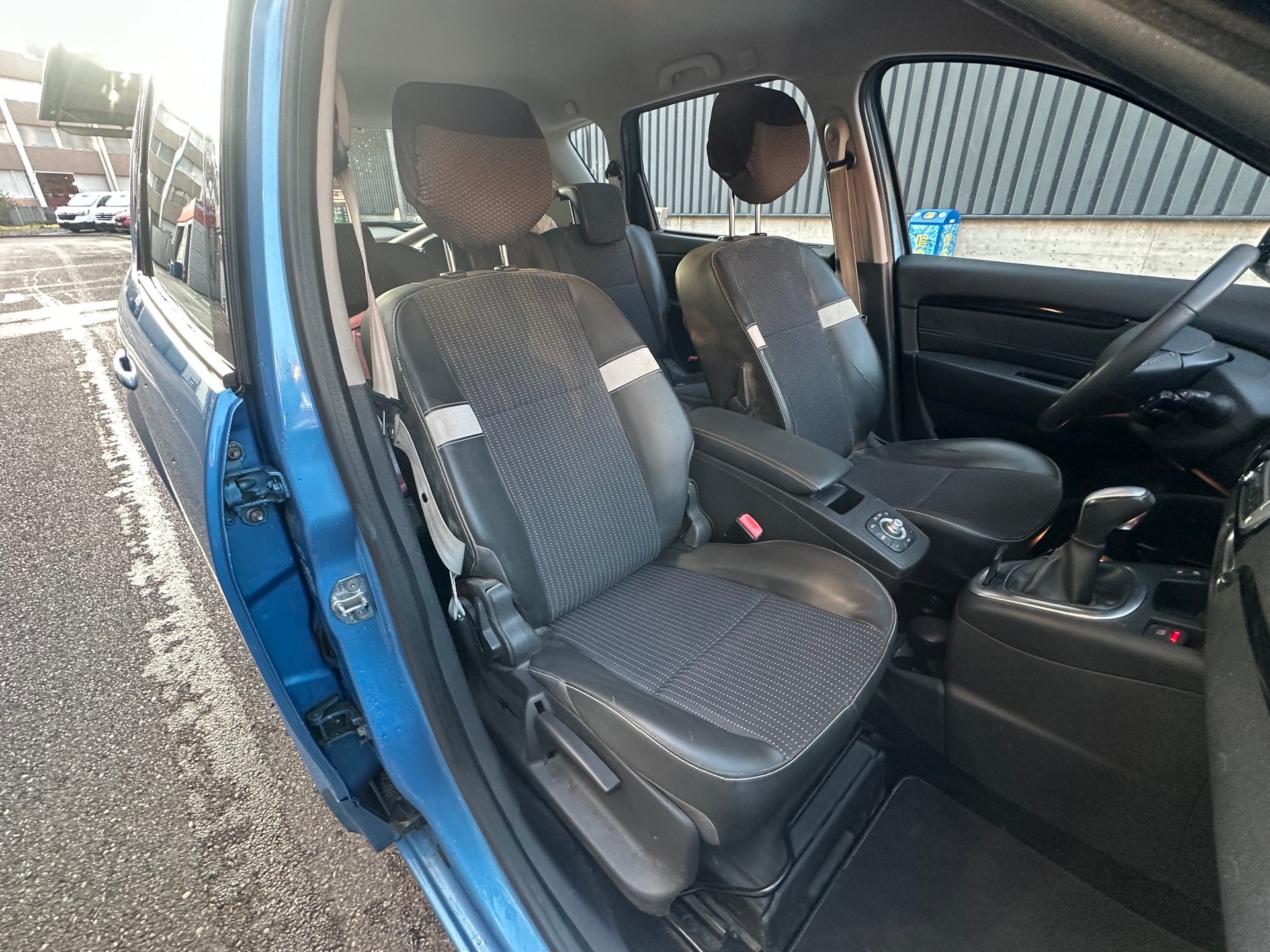 RENAULT Scénic 2.0 16V Dynamique X-Tronic CVT-image-9