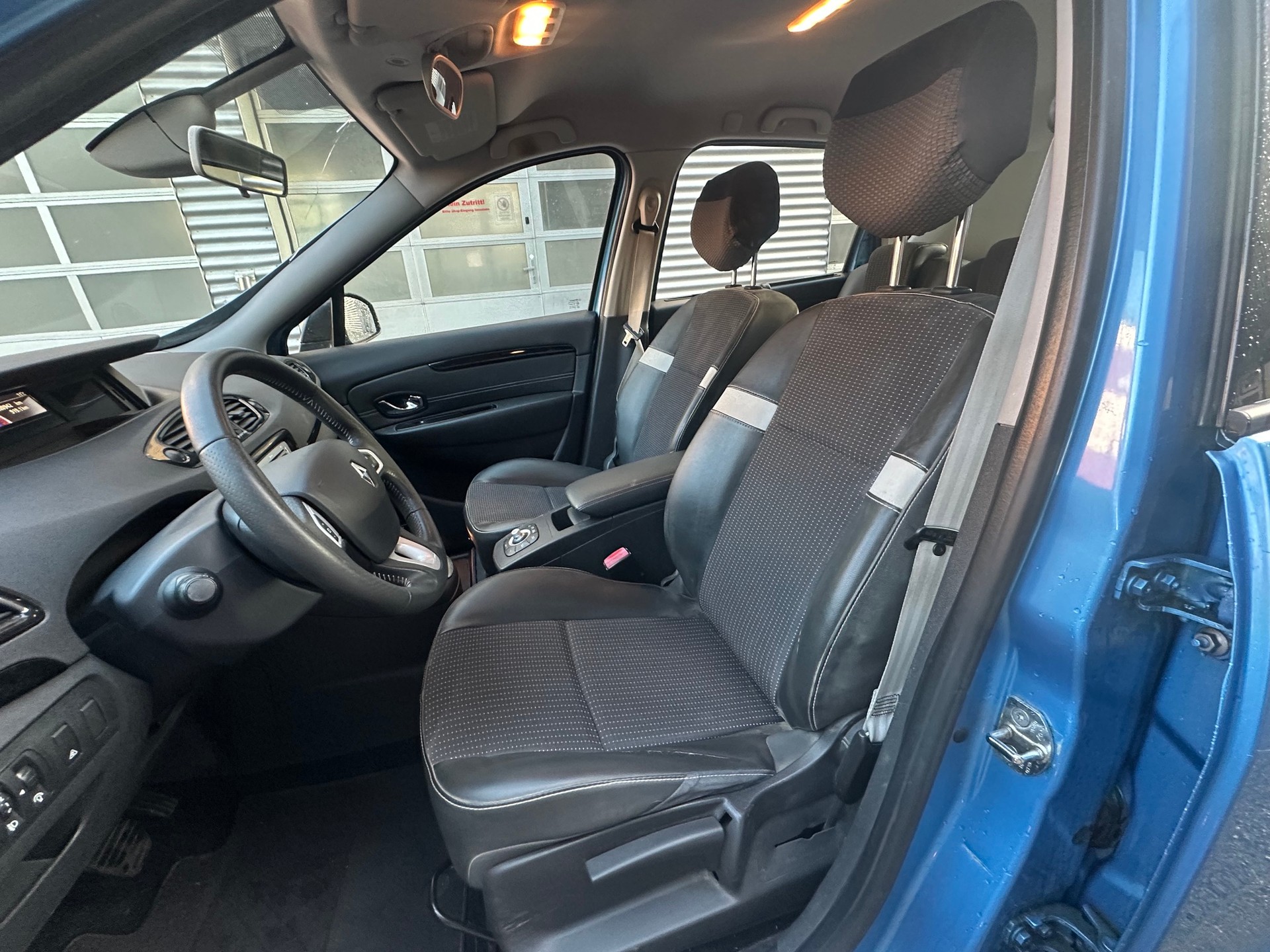 RENAULT Scénic 2.0 16V Dynamique X-Tronic CVT-image-10
