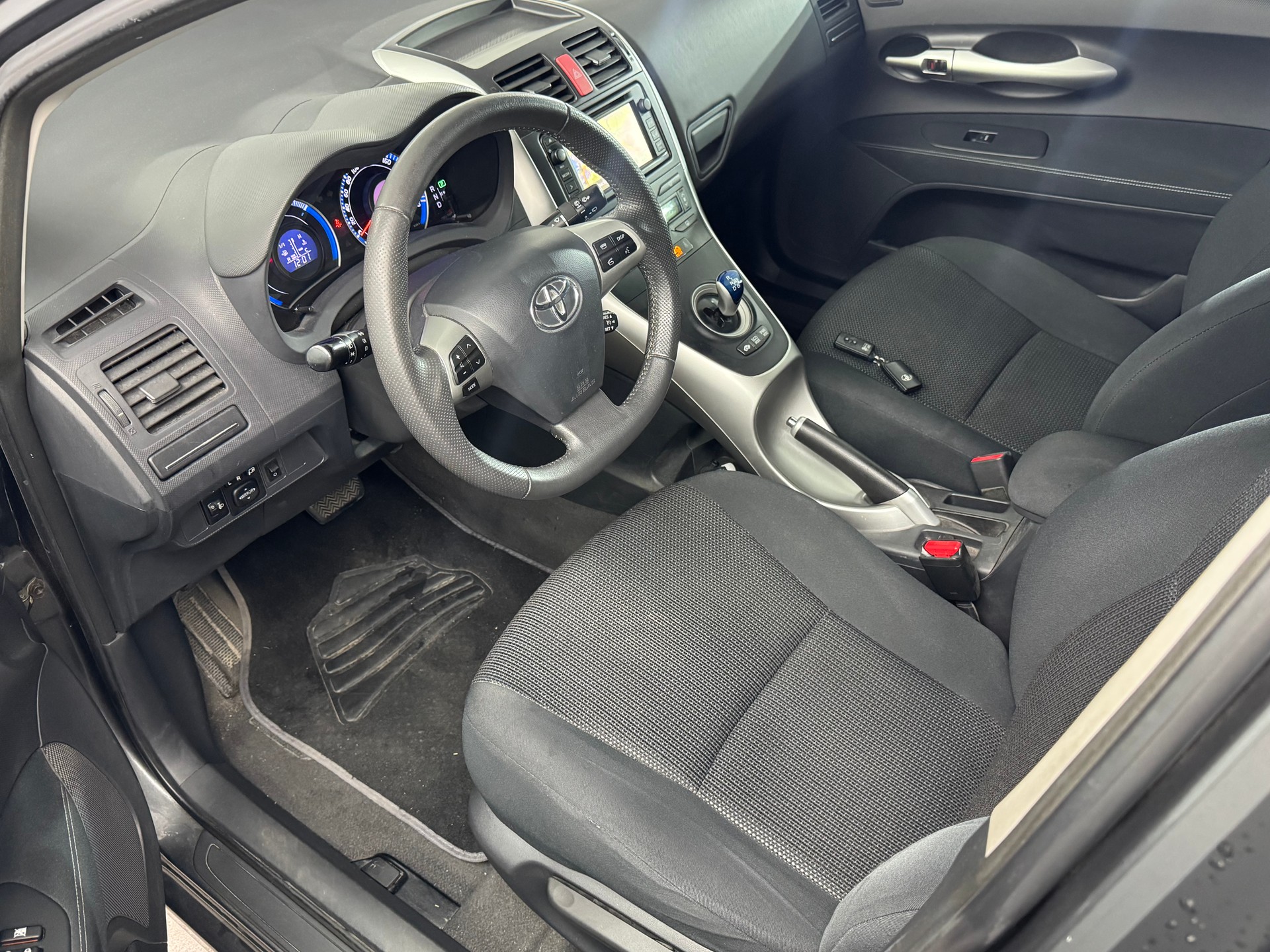 TOYOTA Auris 1.8 16V HSD Linea Luna-image-12