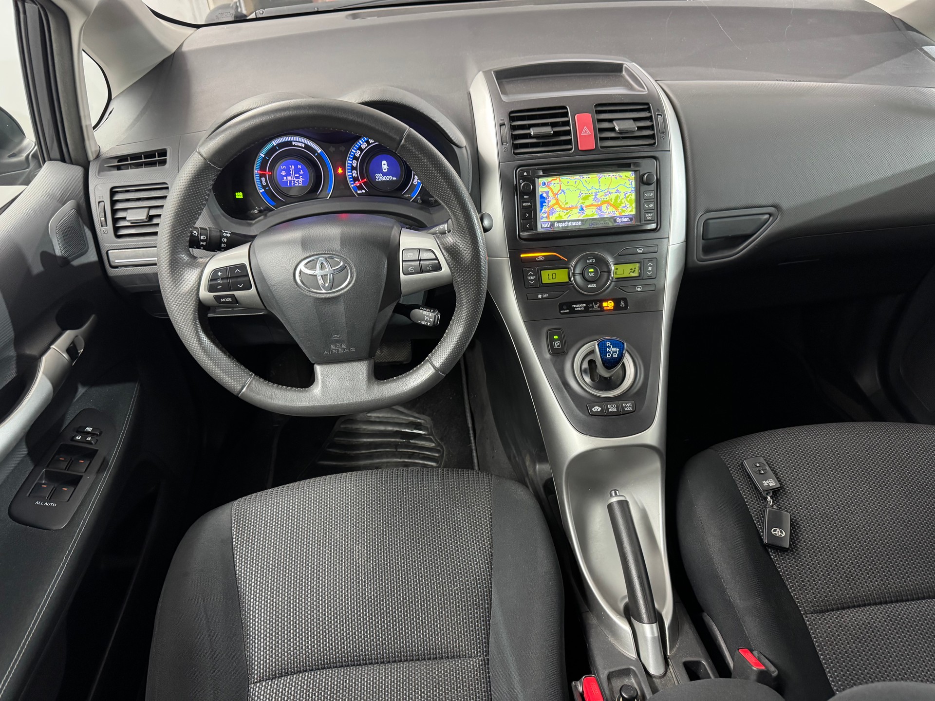 TOYOTA Auris 1.8 16V HSD Linea Luna-image-9