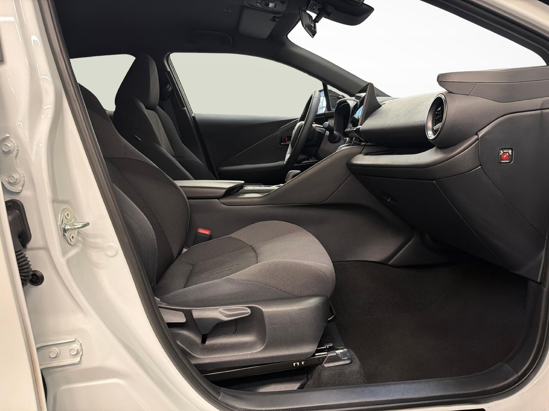 TOYOTA C-HR 2.0 HEV Trend 4x4-image-9