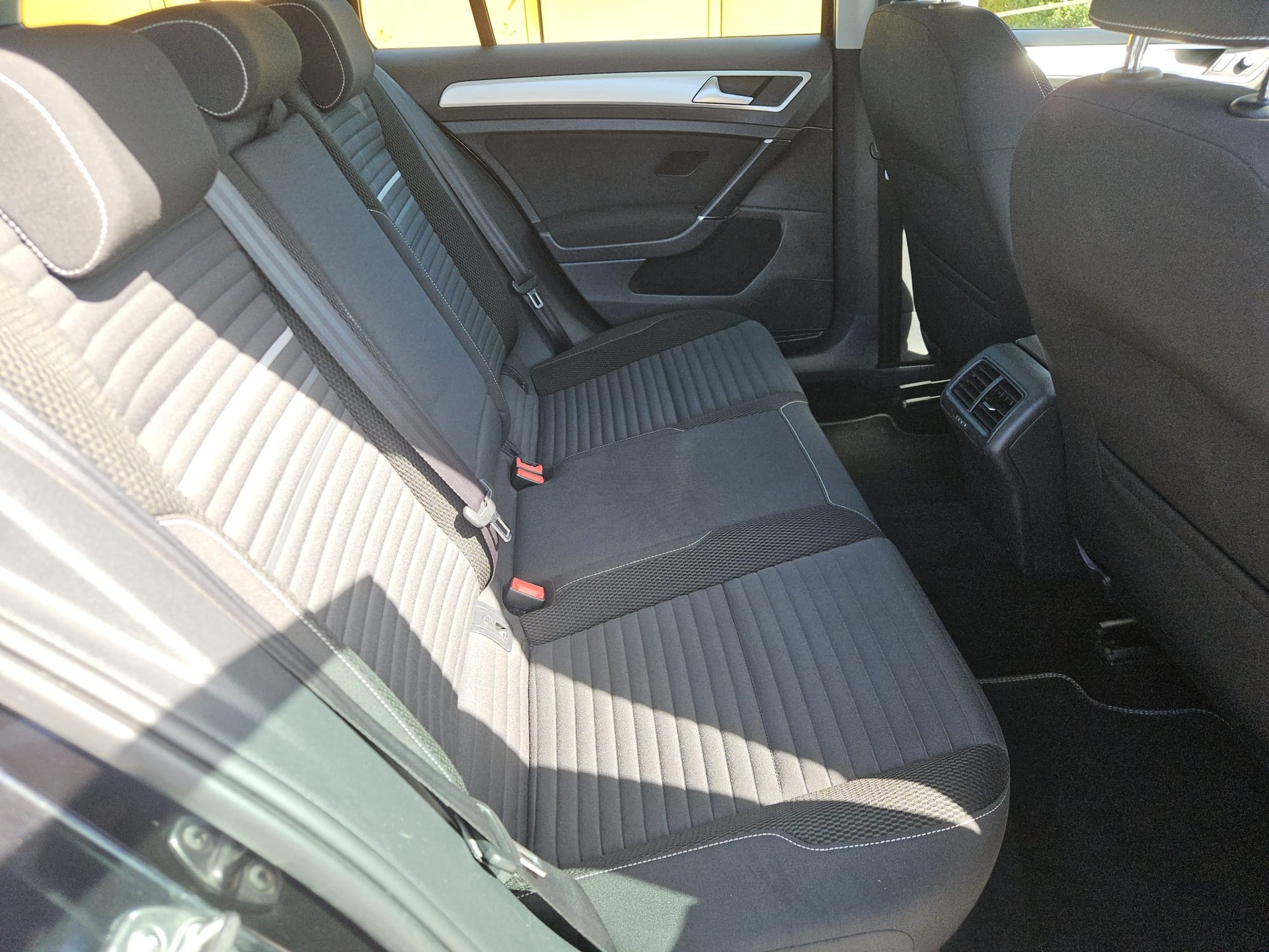 VW Golf Variant 2.0 TDI Cup 4Motion-image-8
