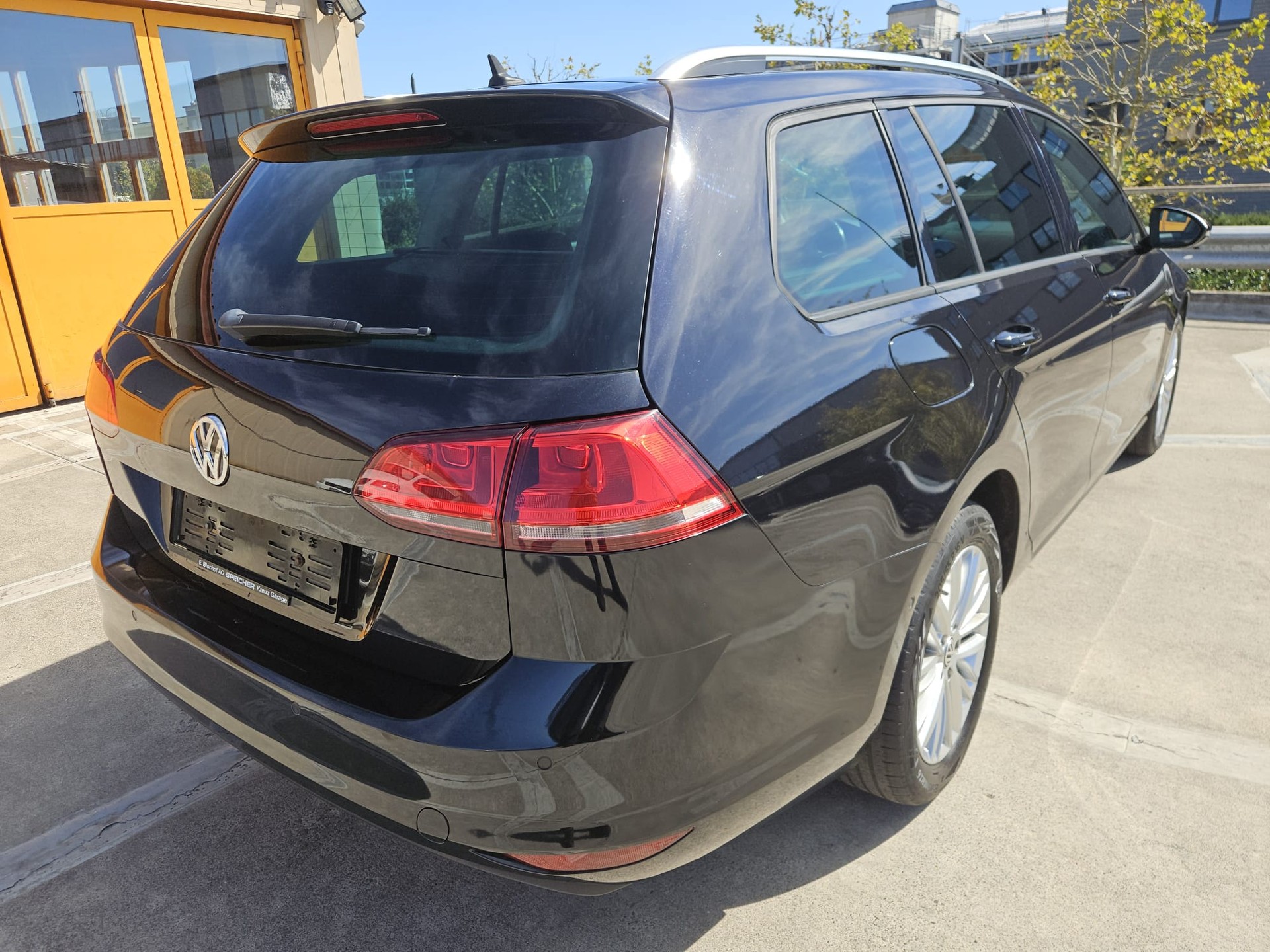 VW Golf Variant 2.0 TDI Cup 4Motion-image-3