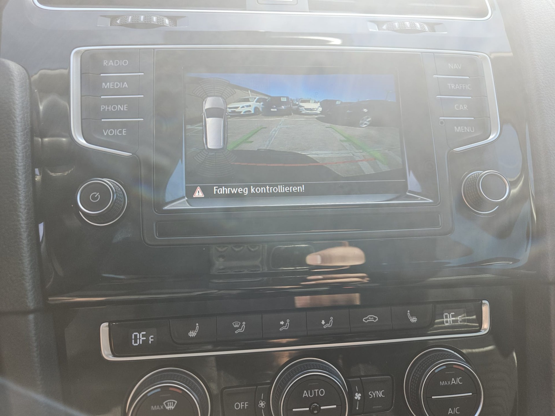 VW Golf Variant 2.0 TDI Cup 4Motion-image-10