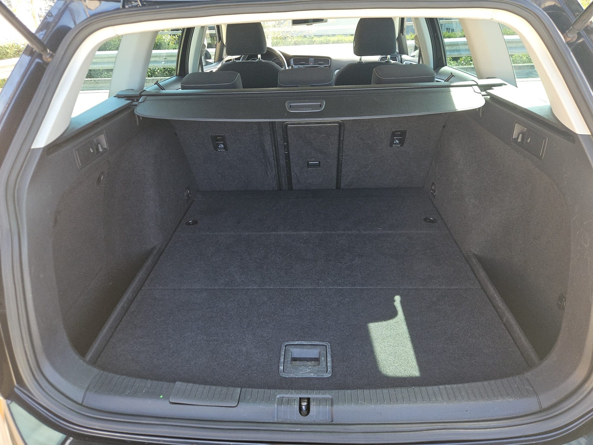 VW Golf Variant 2.0 TDI Cup 4Motion-image-11