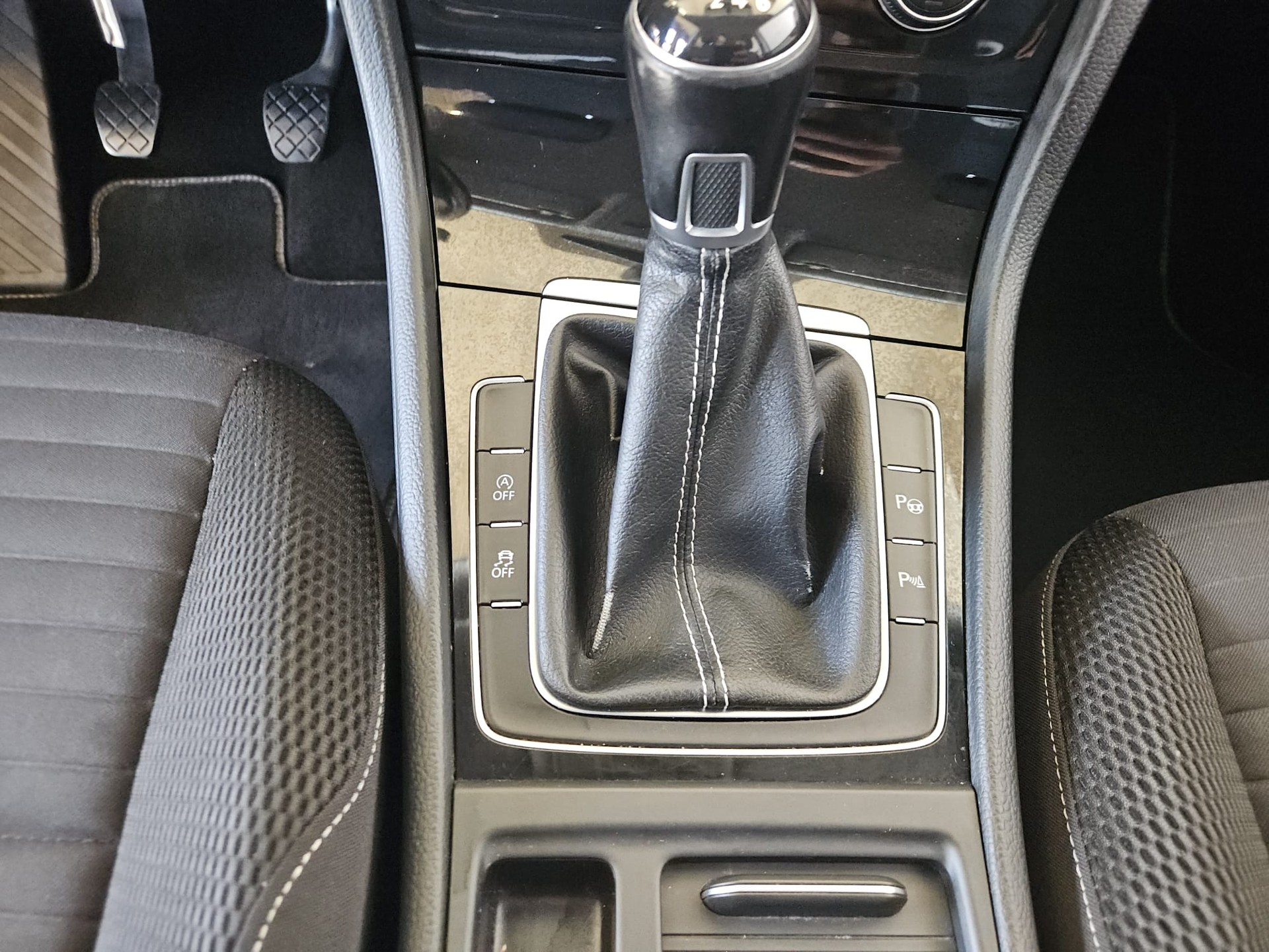 VW Golf Variant 2.0 TDI Cup 4Motion-image-9