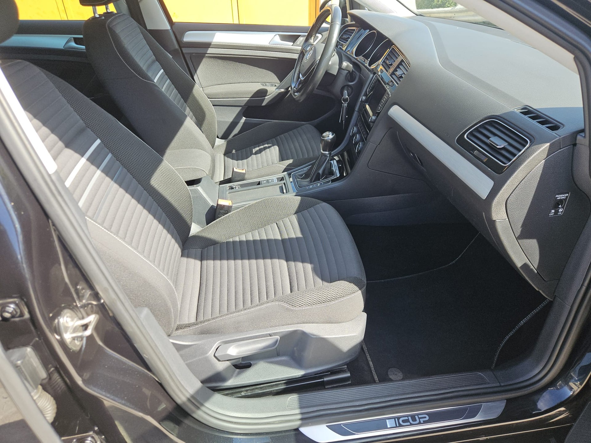 VW Golf Variant 2.0 TDI Cup 4Motion-image-6