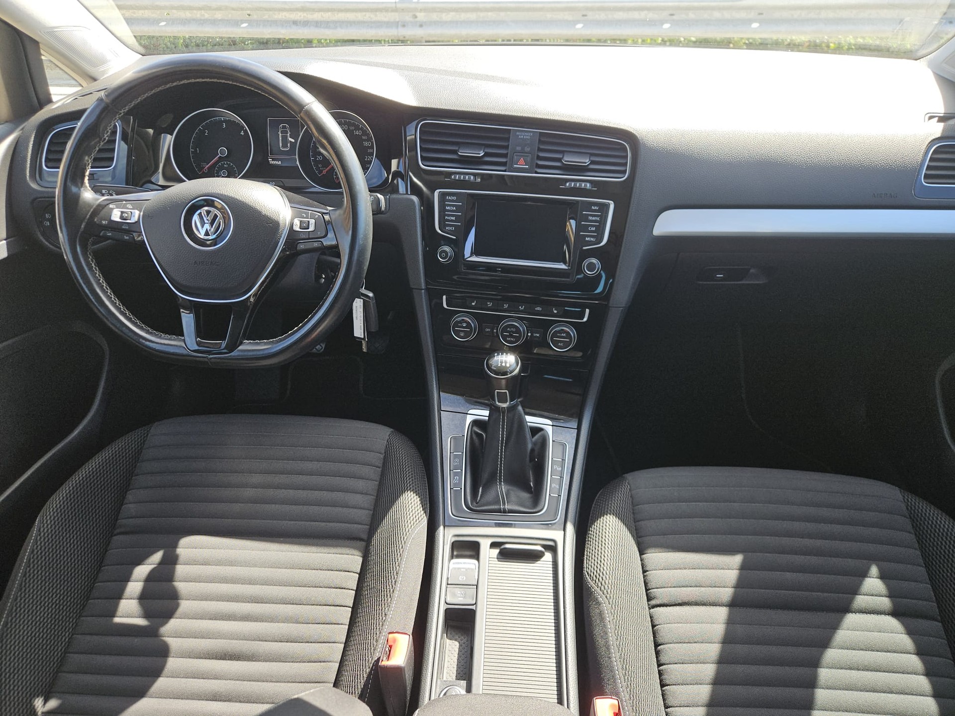 VW Golf Variant 2.0 TDI Cup 4Motion-image-7